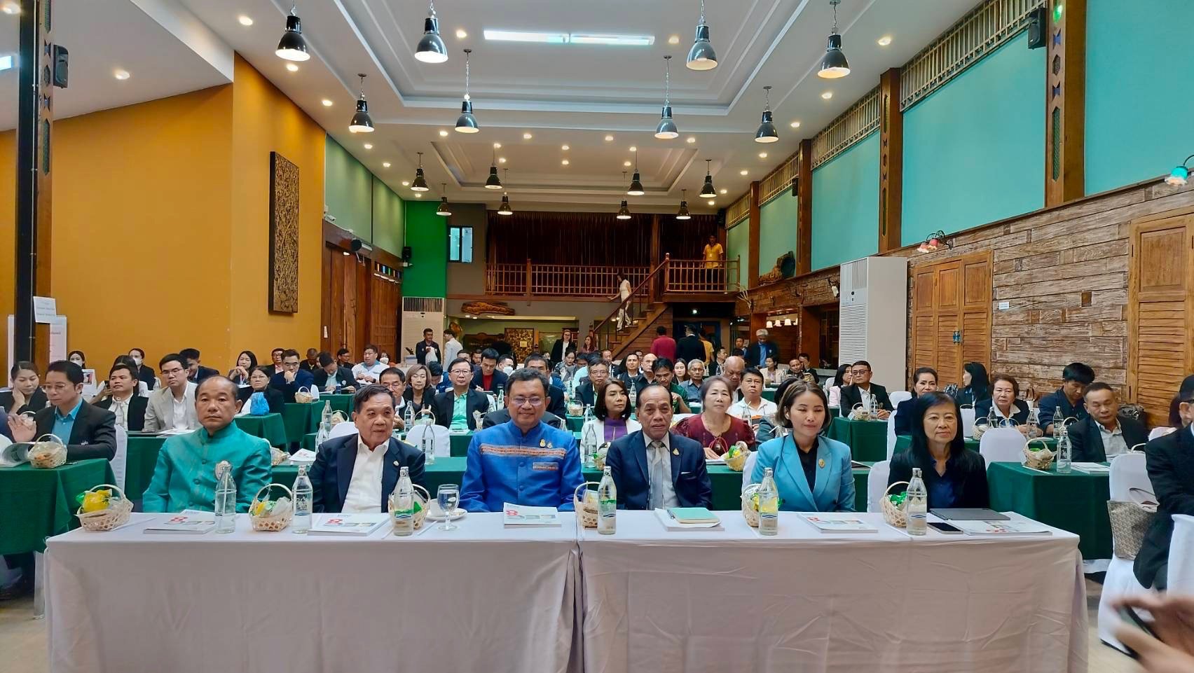 หอการค้าจังหวัดฉะเชิงเทรา จัดประชุมใหญ่สามัญสมาชิกหอการค้าจังหวัดฉะเชิงเทรา ประจำปี 2567 โดย นายชลธี ยังตรง ผู้ว่าราชการจังหวัดฉะเชิงเทรา เป็นประธานเปิดงาน  มีการบรรยายพิเศษบรรยายพิเศษ EEC ต่อการพัฒนาเมืองฉะเชิงเทรา โดย นางธัญรัตน์ อินทร รองเลขาธิการสำนัก