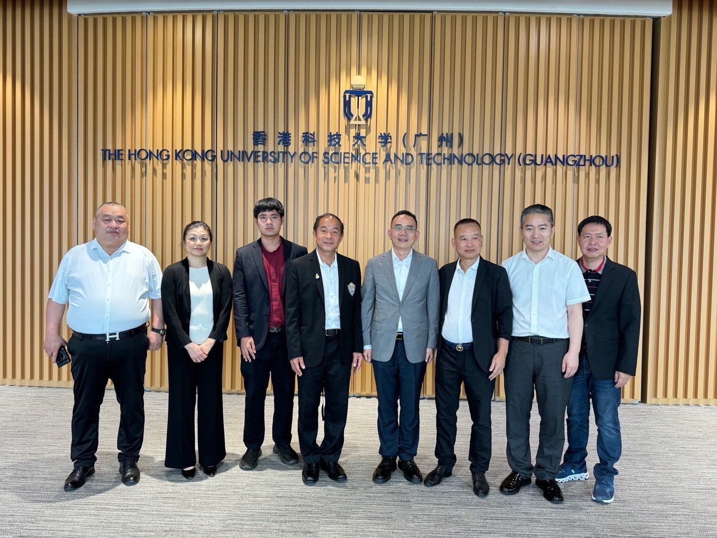 ดร.จิตรกร เผด็จศึก ประธานหอการค้าจังหวัดฉะเชิงเทรา เข้าพบผู้บริหารมหาวิทยาลัยฮ่องกง THE HONG KONG UNIVERSITY OF SCIENCE AND TECHNOLOGY (GUANGZHOU) ที่เมืองกวางโจว สาธารณรัฐประชาชนจีน เพื่อหารือแนวทางความร่วมมือด้านการศึกษาระหว่างจังหวัดฉะเชิงเทรา และมหาวิ