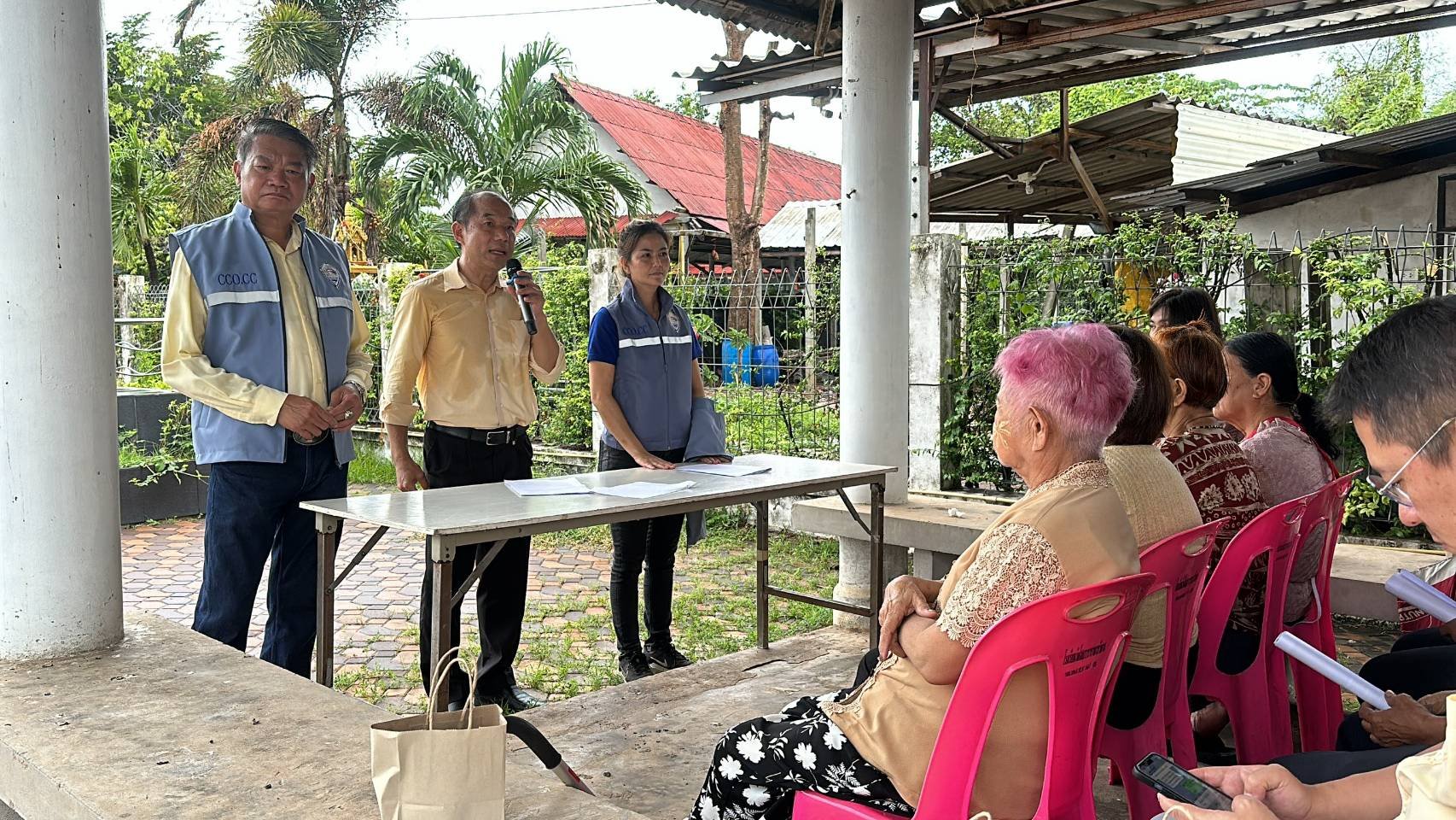 วันจันทร์ที่ 24 มิถุนายน 2567 เวลา 09.00 น. นายจิตรกร เผด็จศึก ประธาน และคณะกรรมการหอการค้า ร่วมประชุมรับฟังความคิดเห็นผู้ประกอบการ ห้างร้าน และผู้อยู่อาศัยบริเวณใกล้เคียงพื้นที่โครงการจัดตั้งศูนย์จำหน่ายสินค้าเกษตรปลอดภัยจังหวัดฉะเชิงเทรา บริเวณด้านข้างส