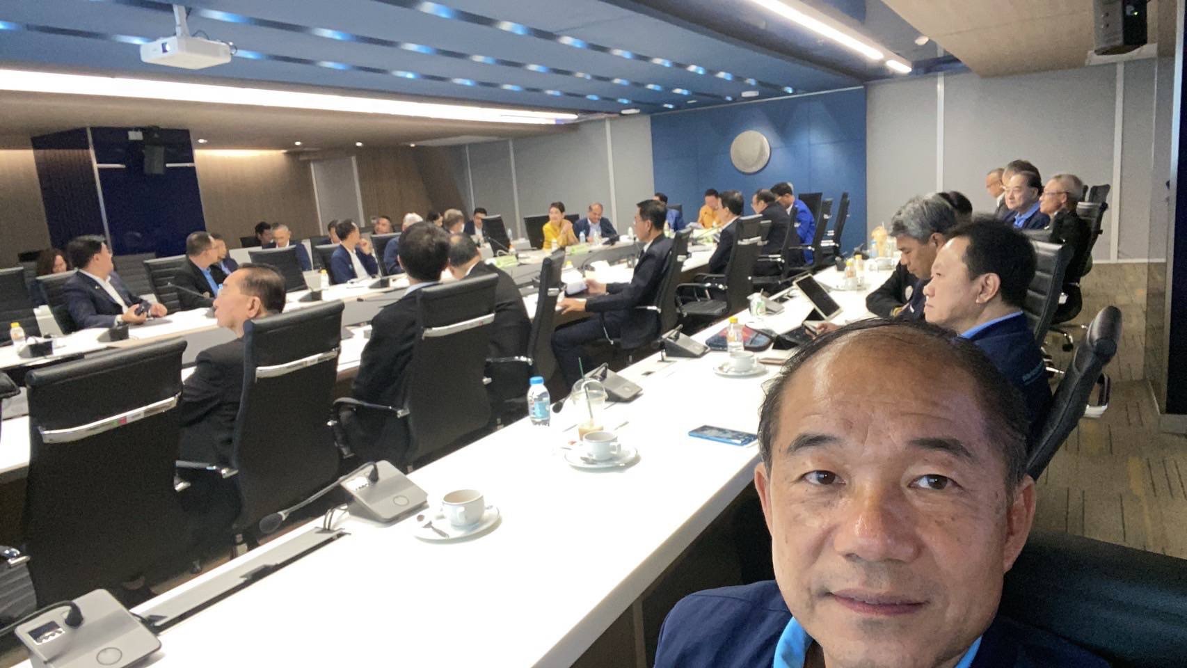 ดร.จิตรกร เผด็จศึก ประธานหอการค้าจังหวัดฉะเชิงเทรา และกรรมการหอการค้าไทย ร่วมประชุมคณะกรรมการหอการค้าไทย ครั้งที่ 5/2567  ในวันพุธที่ 14 สิงหาคม 2567  เวลา 13.00 - 15.00 น.  ณ ห้องประชุมสภามหาวิทยาลัยฯ ชั้น 15 อาคาร 24 มหาวิทยาลัยหอการค้าไทย