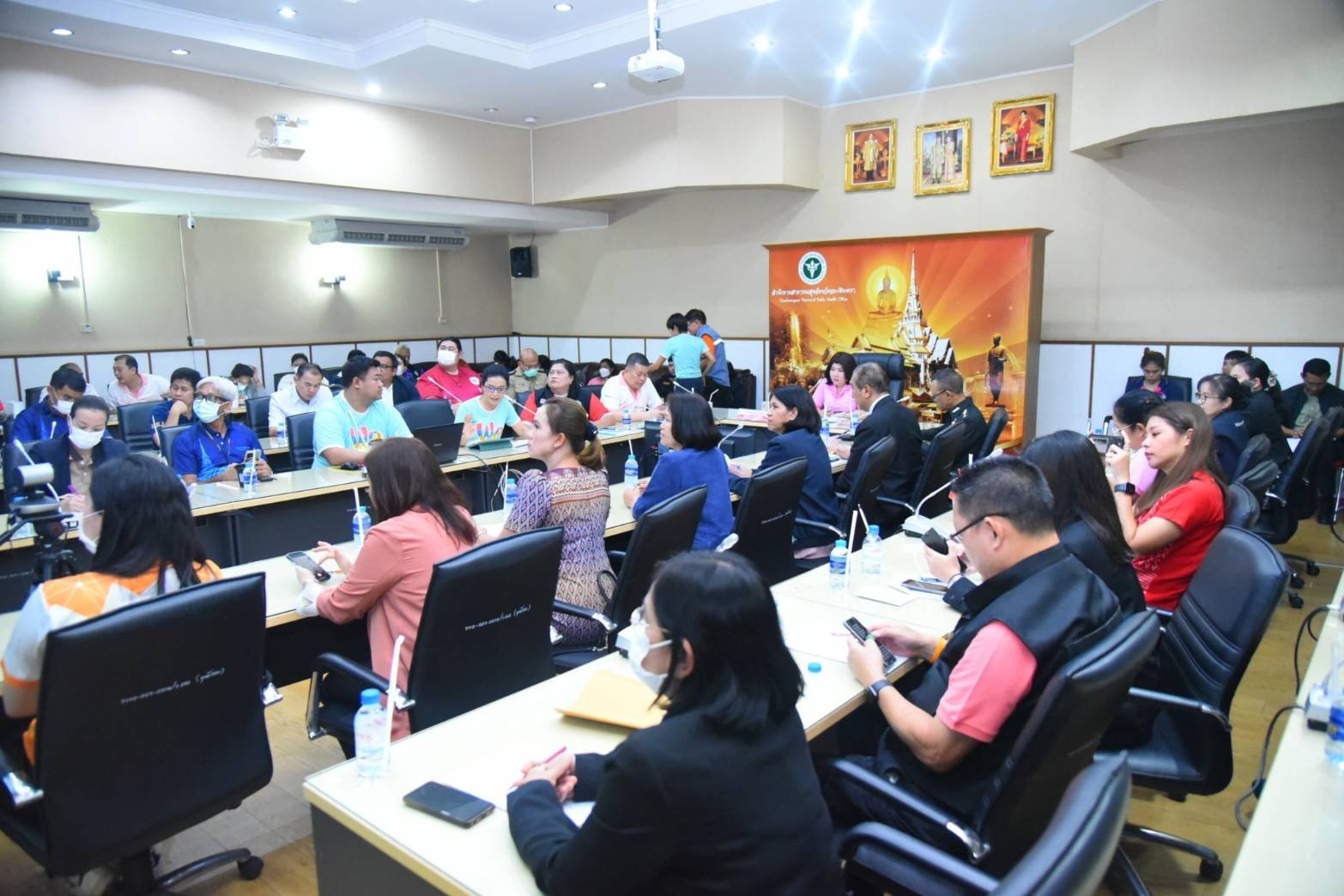 วันพฤหัสบดีที่ 1 กุมภาพันธ์ 2567 เวลา 13:30 - 16:30 น นายสมพงษ์ นำศรีเจริญสุข กรรมการหอการค้า ร่วมประชุมติดตามผลการดำเนินงานชมรม TO BE NUMBER ONE ในสถานประกอบการ ชุมชน สถานศึกษาและหน่วยงานในสังกัดกระทรวงยุติธรรมจังหวัดฉะเชิงเทราปีงบประมาณ 2560 ครั้งที่ 1/