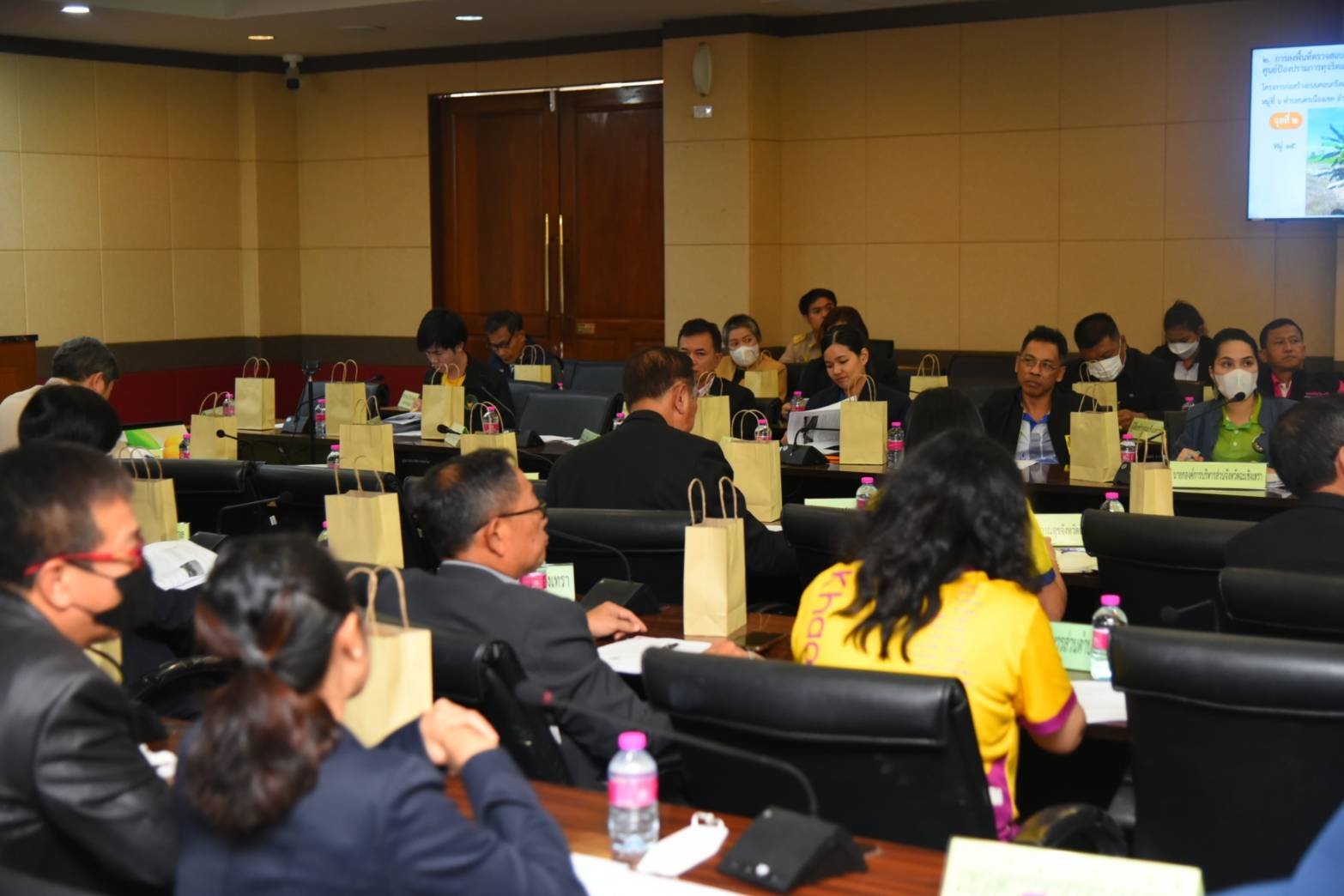 วันพุธที่ 14 กุมภาพันธ์ 2567 เวลา 13.30 น นางสาวอภินันท์ภรณ์ ใต้หล้าสถาพร รองประธานหอการค้าฯ ร่วมประชุมคณะกรรมการผลักดันการดำเนินงานตามแผนแม่บทภายใต้ยุทธศาสตร์ชาติประเด็นการต่อต้านทุจริตและประพฤติมิชอบจังหวัดฉะเชิงเทรา ครั้งที่ 1/2567 ณ ห้องประชุมมรุพงษ์ศ