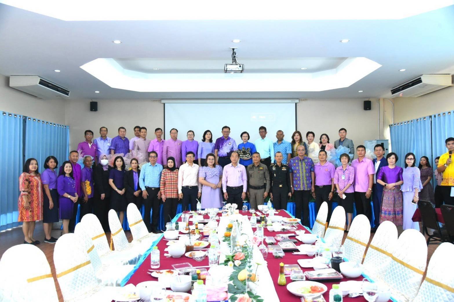 วันศุกร์ที่ 16 กุมภาพันธ์ 2567 07:00-09:00 นนายจิตรกร เผด็จศึกประธานหอการค้าฯ ร่วมประชุมสภากาแฟประจำปีงบประมาณ 2567 ครั้งที่ 4 ประจำเดือนกุมภาพันธ์ 2567 ณ โครงการชลประทานฉะเชิงเทรา ตำบลบ้านโพธิ์ อำเภอบ้านโพธิ์ จังหวัดฉะเชิงเทรา