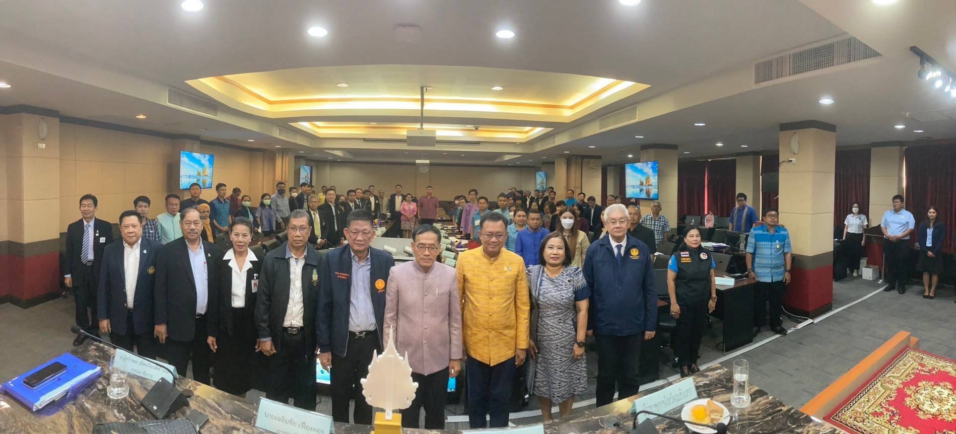 วันศุกร์ที่ 8 มีนาคม 2567 เวลา 9.00-12.00 น. นายพงศ์ธร เผ่าบรรจง รองประธานหอการค้าฯ ร่วมประชุมหารือ ติดตามการเตรียมความพร้อมการได้มาซึ่งสมาชิกวุฒิสภาชุดใหม่ 2567 ของคณะกรรมาธิการการพัฒนาการเมืองและการมีส่วนร่วมของประชาชน วุฒิสภา ณ ห้องประชุมมรุพงษ์ศิริพัฒ