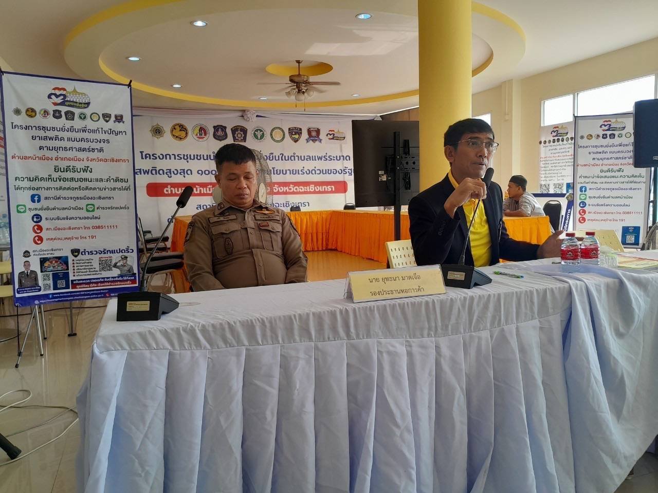 นายยุทธนา มาตเจือ รองประธานหอการค้าฯร่วมโครงการชุมชนยั่งยืนเพื่อแก้ไขปัญหายาเสพติดแบบครบวงจรตามยุทธศาสตร์ชาติ พบปะพูดคุยให้คำแนะนำแนวทางสร้างแรงจูงใจเพื่อให้ผู้บำบัดได้มีโอกาสในการประกอบอาชีพตามความสนใจและความเหมาะสมของแต่ละบุคคล ในวันเสาร์ที่ 16 มีนาคม 2