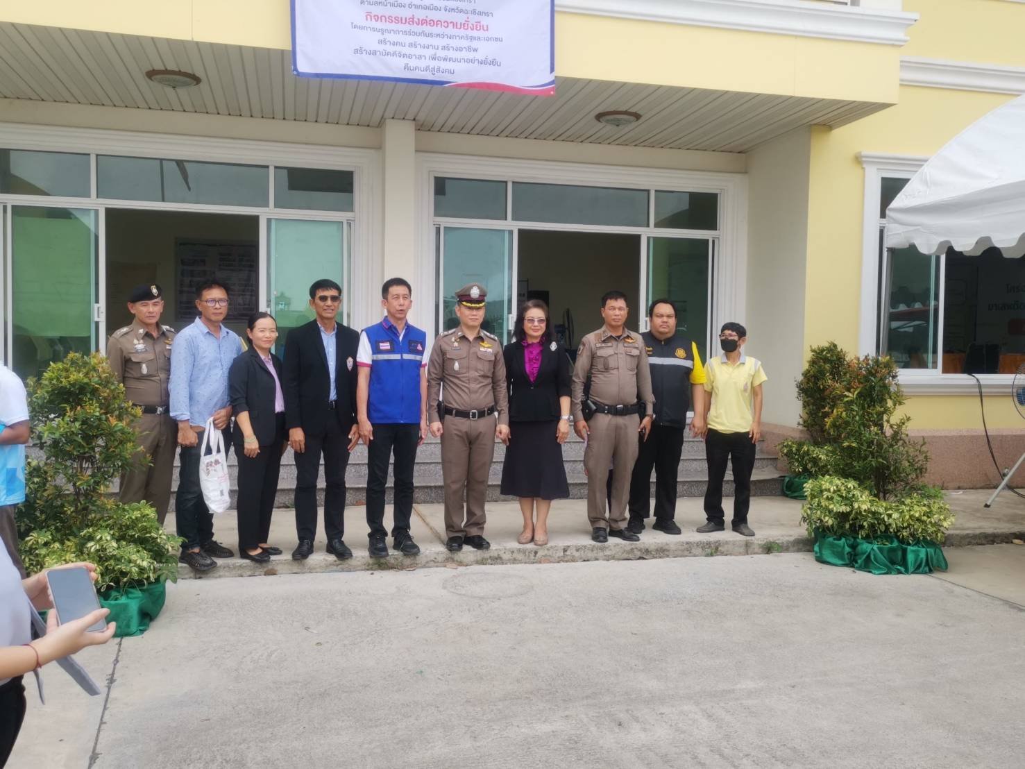 วันศุกร์ที่ 22 มีนาคม 2567 เวลา 10.00 น.นายยุทธนา มาตเจือ รองประธานฯ เป็นวิทยากร โครงการชุมชนยั่งยืนเพื่อแก้ไขปัญหายาเสพติดแบบครบวงจรตามยุทธศาสตร์ชาติ ต.หน้าเมือง อ.เมือง จ.ฉะเชิงเทรา ณ ศูนย์ปฏิบัติการชุมชนบำบัดอย่างยั่งยืนภายในวิทยาลัยสงฆ์ วัดโสธรวรารามว