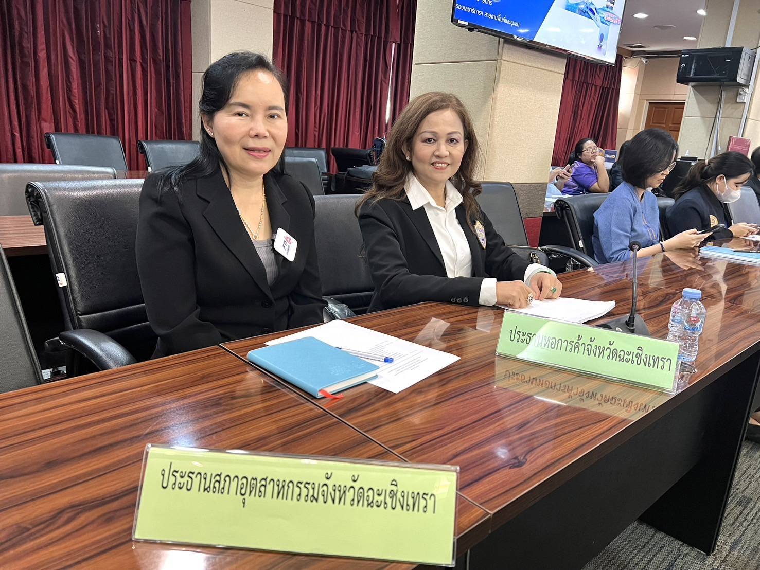 วันศุกร์ที่ 22 มีนาคม 2567 เวลา 14.00 - 16.00 น.  นางสุนีย์ แก้วเมืองเพชร รองประธาน นางพรภิรมย์ ศิริปุณย์ นายทะเบียนหอการค้า ร่วมประชุมเพื่อหารือแนวทางในการจัดทำแผนการท่องเที่ยวอำเภอบางคล้า ณ ห้องประชุมมรุพงษ์ศิริพัฒน์ ชั้น 4 ศาลากลางจังหวัดฉะเชิงเทรา