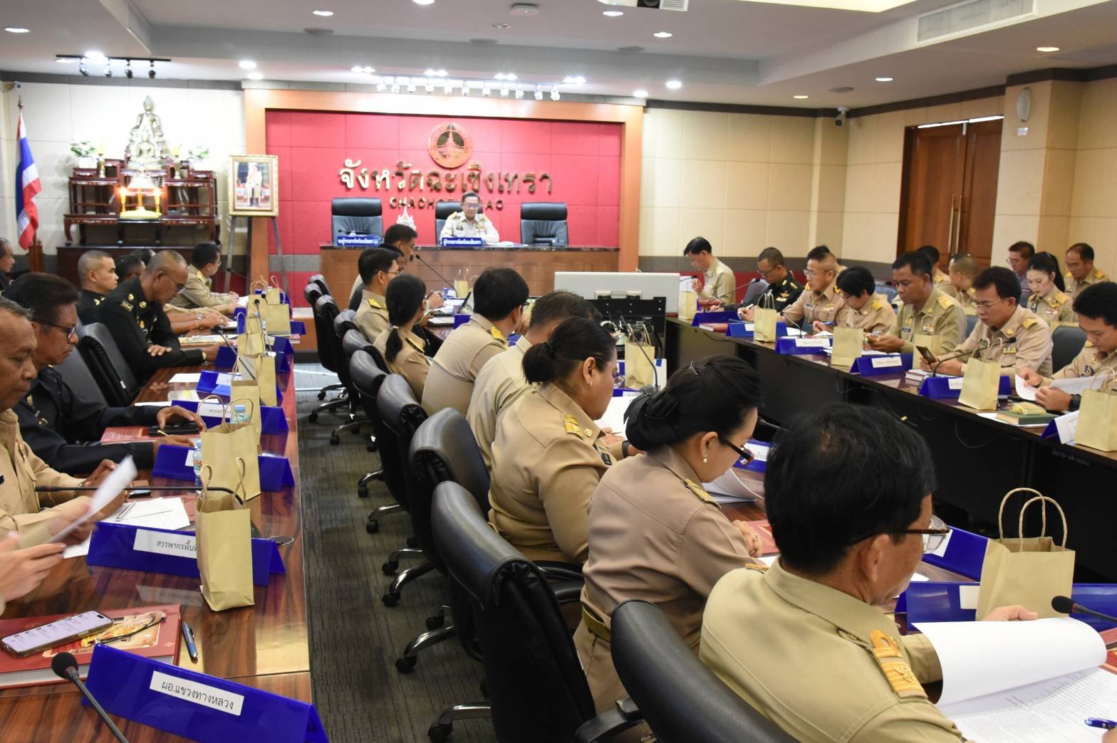 วันพฤหัสบดีที่ 30 พฤษภาคม 2567 เวลา 9.30 น. นายจิตรกร เผด็จศึก ประธานหอการค้าฯ ร่วมประชุมคณะกรมการจังหวัด และหัวหน้าส่วนราชการประจำจังหวัดฉะเชิงเทรา ครั้งที่ 5/2567 ประจำเดือนพฤษภาคม 2567 ณ ห้องประชุมวรพงษ์ศิริพัฒน์ ชั้น 4 ศาลากลางจังหวัดฉะเชิงเทรา