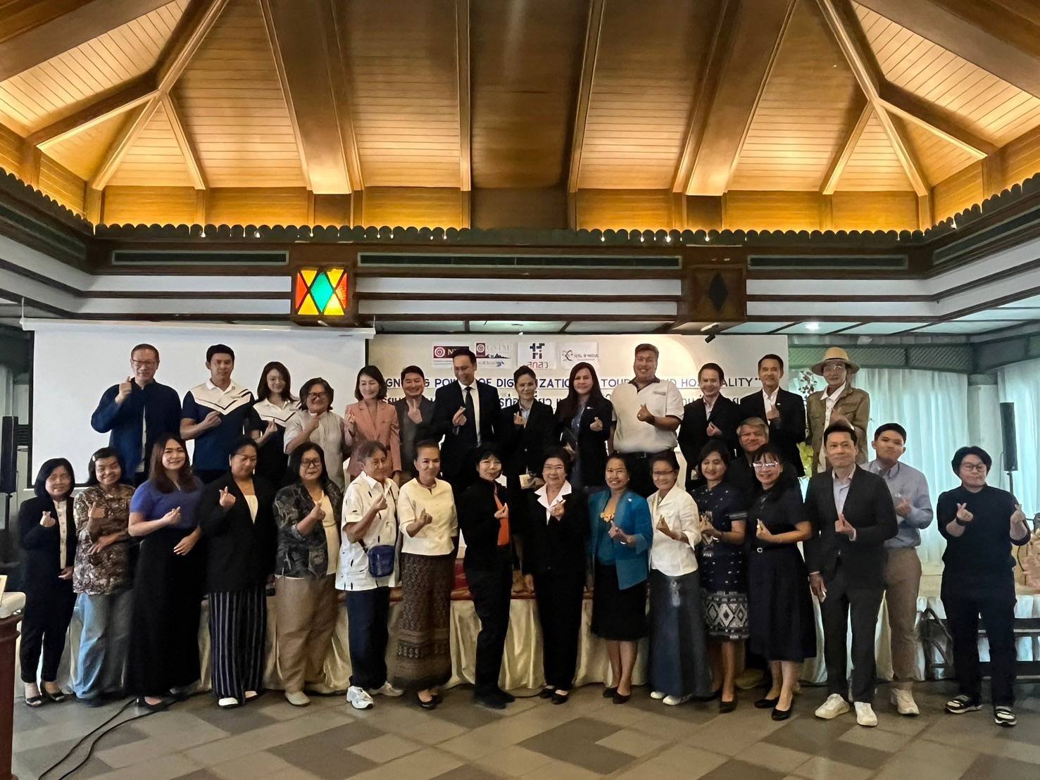 วันพฤหัสบดีที่ 30 พฤษภาคม 2567 เวลา 8.30 - 16.00 น. นางอาภรณ์ วัชระ รองประธาน หอการค้าฯ และผู้แทน YEC ร่วมการประชุมกลุ่มย่อย (Focus group) ในหัวข้อ การท่องเที่ยวแห่งอนาคตการยกระดับผู้ประกอบการด้วยนวัตกรรมดิจิทัลและนโยบายการใช้สินทรัพย์ ดิจิทัลเพื่อพัฒนาระ