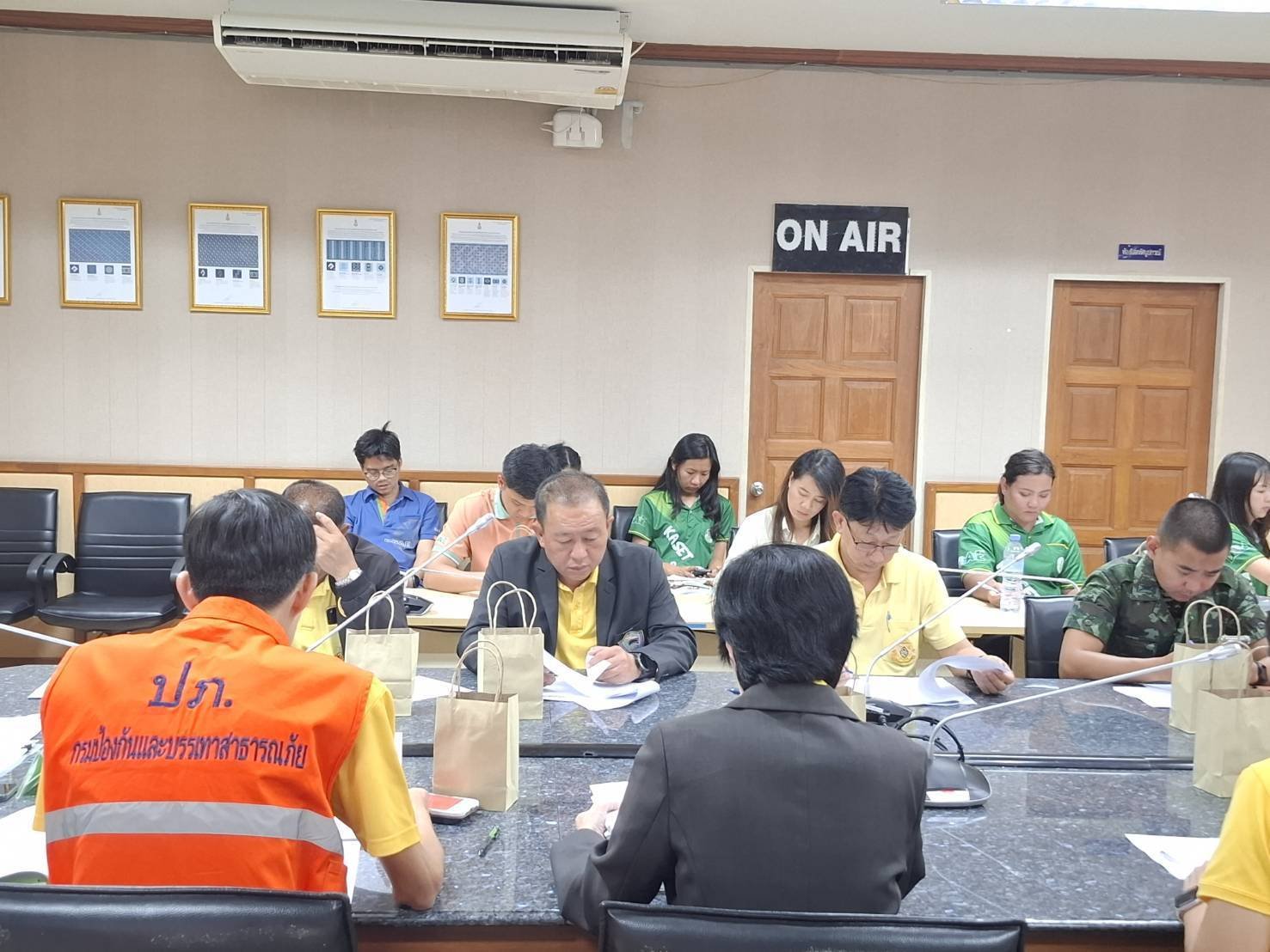 วันพฤหัสดีที่ 19 กันยายน 2567 เวลา 13.30 น. นายทนงศักดิ์ทรัพย์เฟื่องฟู กรรมการหอการค้าฯ ประชุมคณะกรรมการให้ความช่วยเหลือผู้ประสบภัยพิบัติจังหวัดฉะเชิงเทรา (ก.ช.ภ.จ.ฉช.) ครั้งที่ 4/2567 ณ ห้องประชุมสุนทรพิพิธ ชั้น 3 ศาลากลางจังหวัด