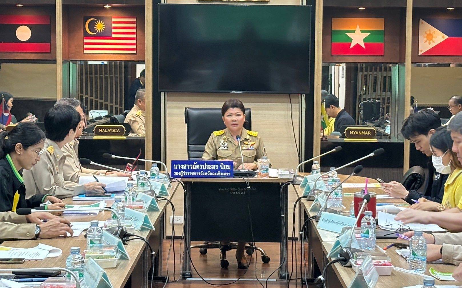 วันอังคารที่ 30 กรกฎาคม 2567 เวลา 9.30 น. ดร.จิตรกร เผด็จศึก ประธานหอการค้าฯ ร่วมประชุมคณะทำงานส่งเสริมพัฒนาอาชีพและการตลาด ภายใต้คณะอนุกรรมการนโยบายที่ดินจังหวัดฉะเชิงเทรา (คทช.ฉะเชิงเทรา) ครั้งที่ 2/2567 ณ ห้องประชุมพระยาศรีสุนทรโวหารฯ (น้อย อาจารยางกูร