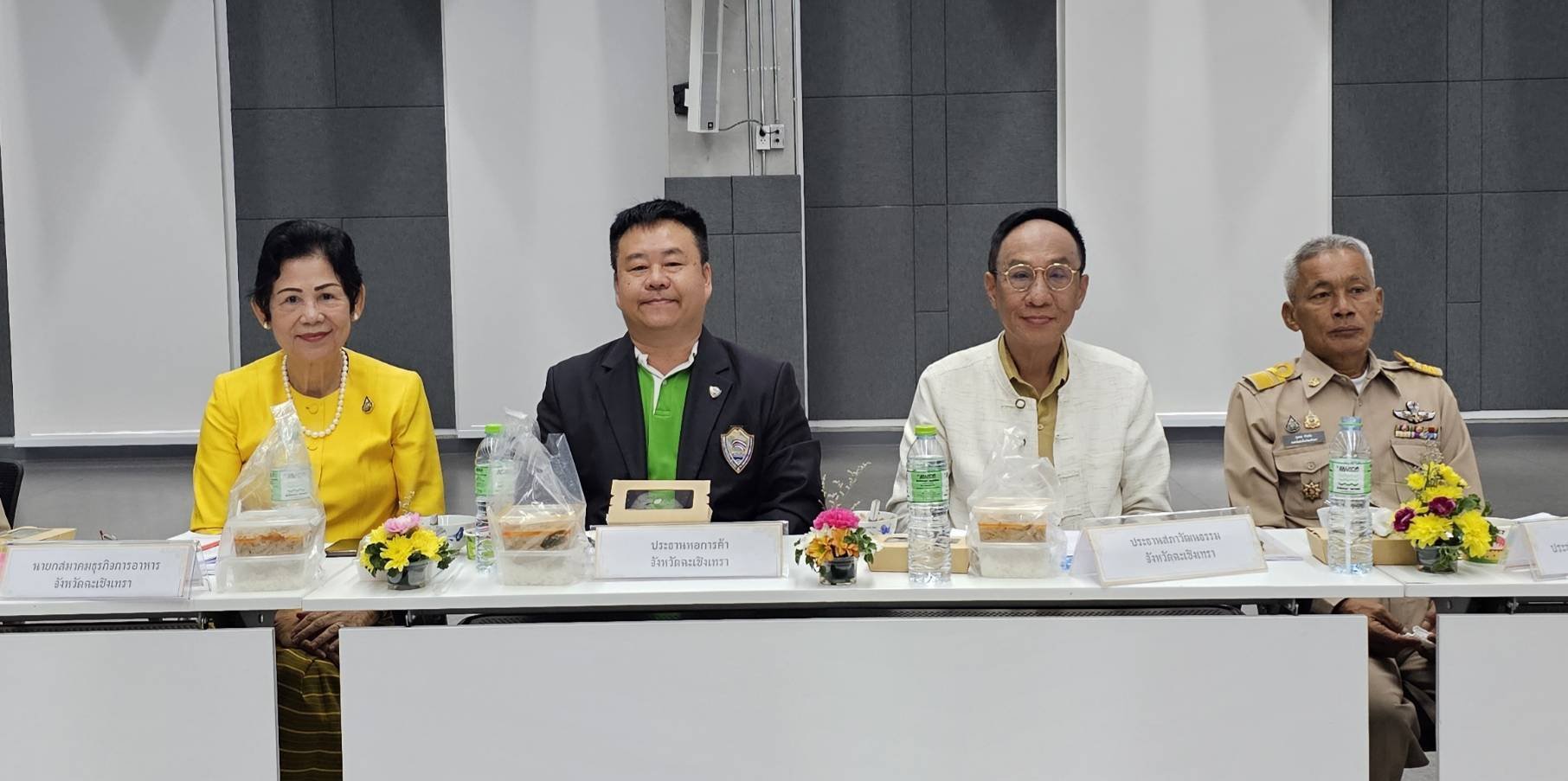 วันอังคารที่ 30 กรกฎาคม 2567 เวลา 9.30 น. นายมงคล ดำรงค์สุทธิพงศ์ รองเลขาธิการหอการค้าฯ ร่วมประชุมคณะกรรมการการคัดเลือกเมนูอาหารถิ่นของจังหวัดฉะเชิงเทรา โครงการส่งเสริมและพัฒนายกระดับอาหารถิ่น สู่มรดกทางวัฒนธรรมและอัตลักษณ์ความเป็นไทย (Thailand Best Local