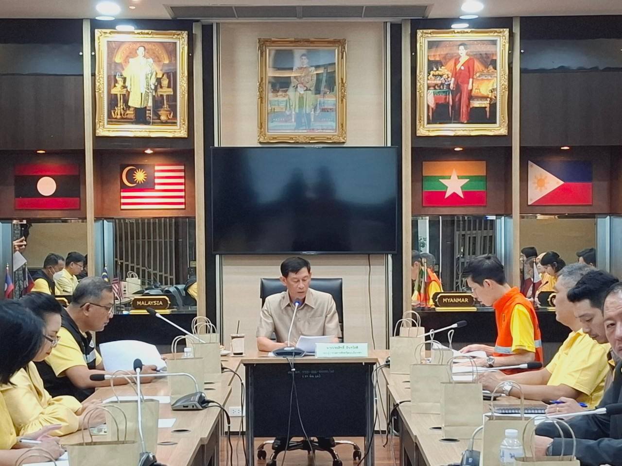 วันจันทร์ที่ 11 พฤศจิกายน 2567 เวลา 9.30 น. นายทนงศักดิ์ทรัพย์เฟื่องฟู กรรมการหอการค้า ร่วมประชุมคณะกรรมการให้ความช่วยเหลือผู้ประสบภัยพิบัติภัยจังหวัดฉะเชิงเทรา (ก.ช.ภ.จ.ฉช.) ครั้งที่ 7/2567 ณ ห้องประชุมพระยาศรีสุนทรโวหาร (น้อย อาจารยางกูร) ชั้น 1 ศาลากลา