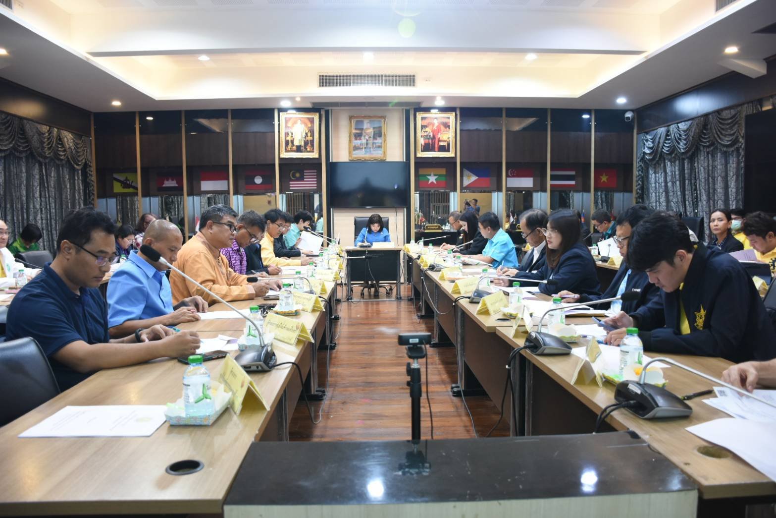 วันศุกร์ที่ 22 พฤศจิกายน 2567 เวลา 13.30 - 16.30 น. นายพงษ์ศักดิ์เสริมศักดิ์ ศศิธร รองประธานหอการค้าฯ  ร่วมประชุมคณะอนุกรรมการพัฒนาการเกษตรและสหกรณ์จังหวัดฉะเชิงเทรา ครั้งที่ 2/2567 ณ ห้องประชุมพระยาศรีสุนทรโวหาร (น้อย อาจารยางกูร) ชั้น 1 ศาลากลางจังหวัดฉ