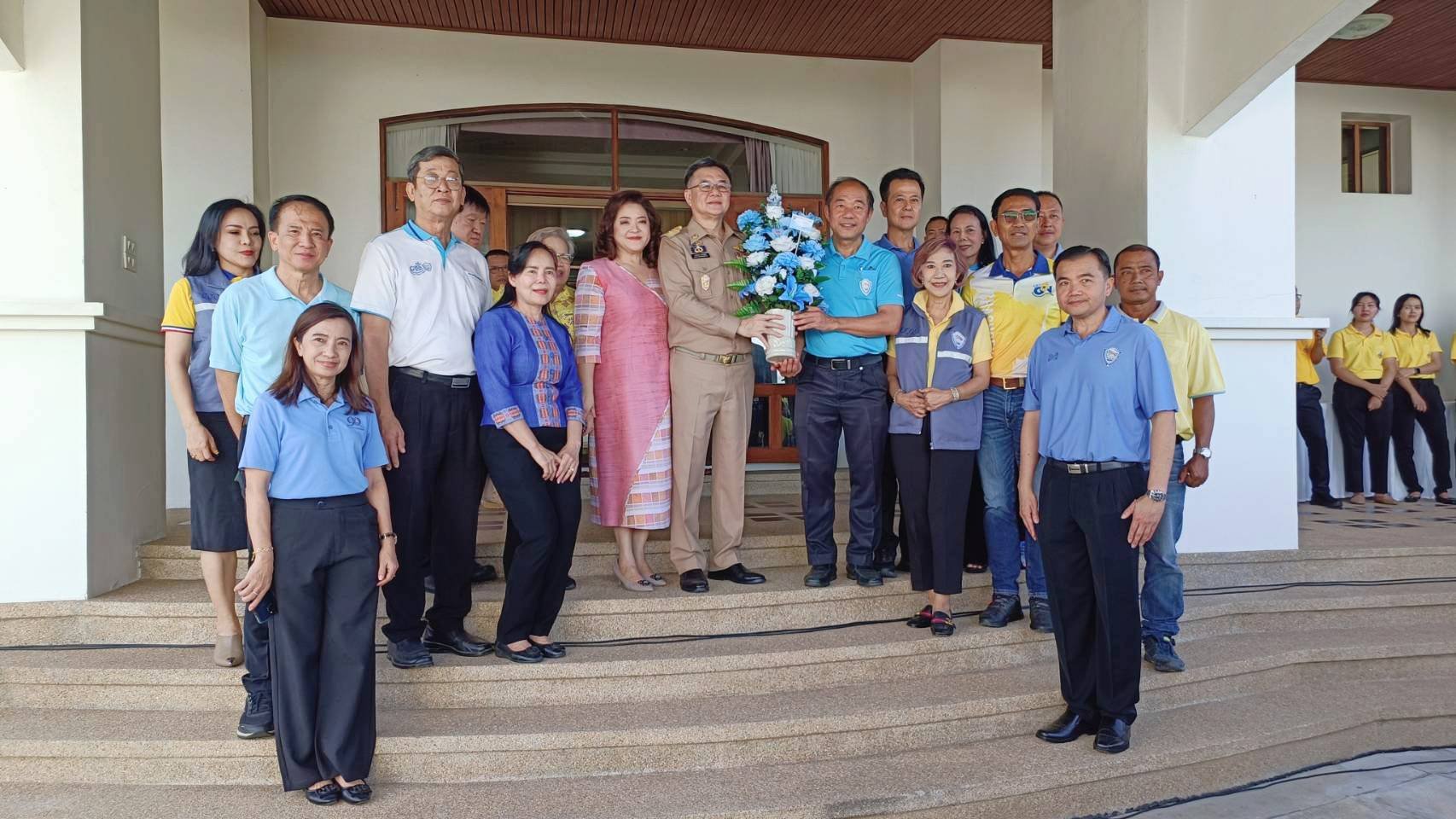 วันจันทร์ที่ 25 พฤศจิกายน 2567 เวลา 08.30 น. หอการค้าจังหวัดฉะเชิงเทรา และผู้ประกอบการรุ่นใหม่ YEC หอการค้าจังหวัดฉะเชิงเทรา  ร่วมต้อนรับ ผู้ว่าราชการจังหวัดฉะเชิงเทรา นายขจรเกียรติ รักพานิชมณี นางปิติมา รักพานิชมณี ณ จวนผู้ว่าราชการจังหวัดฉะเชิงเทรา หอกา