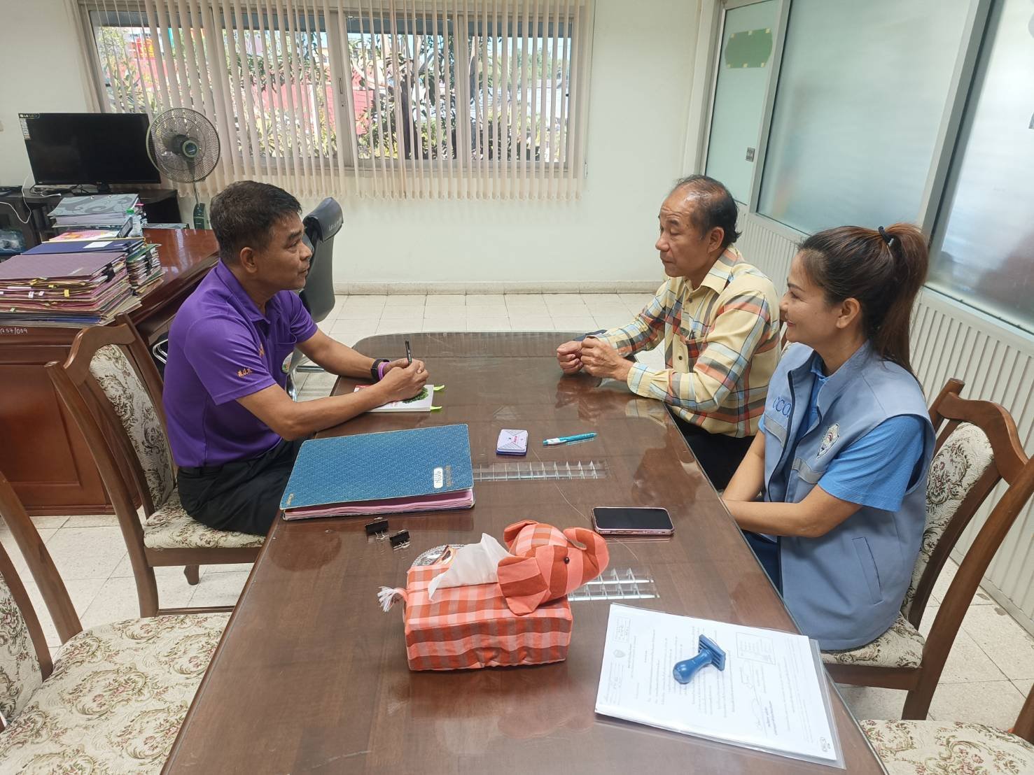 วันพฤหัสบดีที่ 28 พฤศจิกายน 2567 เวลา 9.30 น ดร. จิตรกร เผด็จศึก ประธานหอการค้า นางสาวปคุณา  บุญก่อเกื้อ รองประธานหอการค้า และ นายปัญญา สุ้นกี้ ปฏิรูปที่ดินจังหวัดฉะเชิงเทรา  ลงนามทำสัญญาเช่าที่ดิน เพื่อประกอบกิจการสนับสนุนหรือเกี่ยวเนื่องกับการปฏิรูปที่ด