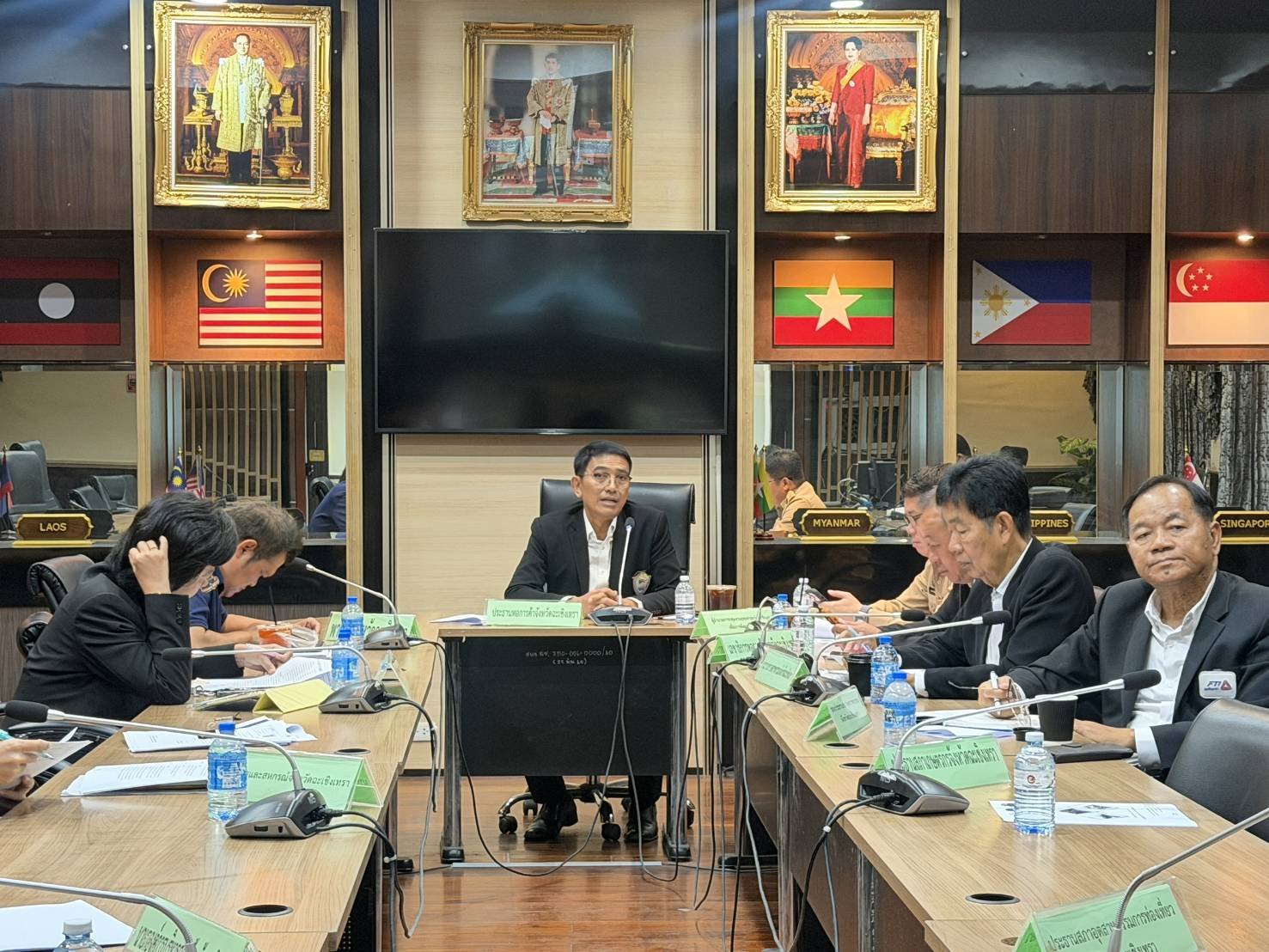 ในวันอังคารที่ 7 เมษายน 2569 เวลา 13.30 น. นายยุทธนา มาตเจือ ประธานหอการค้าฯ เป็นประธานการประชุมคณะกรรมการร่วมภาครัฐและเอกชนเพื่อแก้ไขปัญหาทางเศรษฐกิจกลุ่มจังหวัดภาคตะวันออก 1 (ฉะเชิงเทรา ชลบุรี ระยอง) ครั้งที่3/2569 ณ ห้องประชุมพระยาศรีสุนทรโวหาร ชั้น 1 