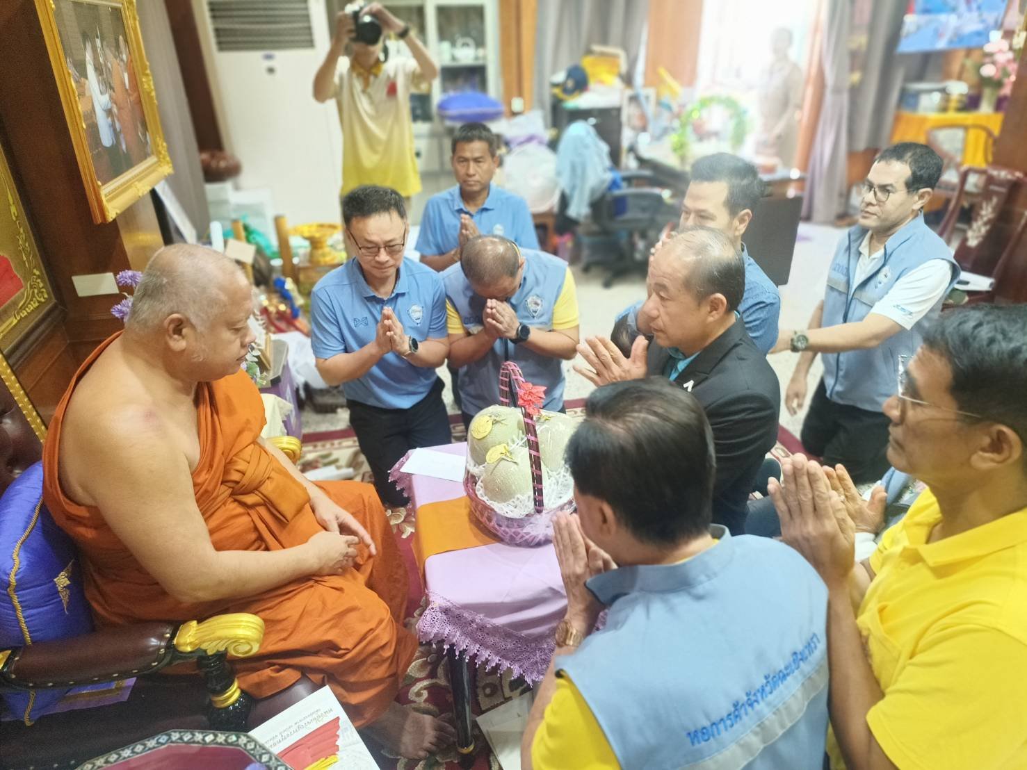 หอการค้าจังหวัดฉะเชิงเทรา สวัสดีปีใหม่ 2568  ⭐วันที่ 6 มกราคม 2568 เวลา 09.00 น. กราบนมัสการ ขอพรปีใหม่ท่านเจ้าอาวาสวัดโสธร  ณ สนง.เจ้าคณะจังหวัดศาลาการเปรียญวัดหลวงพ่อโสธร เวลา 10.00 น.  นายกิตติ เป้าเปี่ยมทรัพย์ ที่บ้าน เป้าเปี่ยมทรัพย์ เวลา 13.00 น. ผู