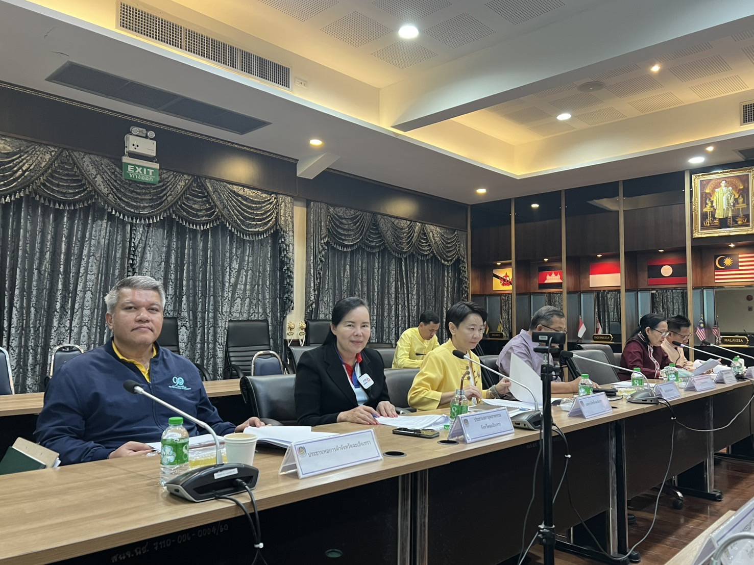 วันพุธที่ 8 มกราคม 2568 เวลา 9.30 น. นายจอมพงษ์ ชูทับทิม เลขาธิการหอการค้าฯ ร่วมประชุมคณะกรรมการบริหารกองทุนพัฒนาเด็กชนบทในพระราชูปถัมภ์สมเด็จพระรัตนราชสุดาฯ สยามบรมราชกุมารี จังหวัดฉะเชิงเทรา ครั้งที่ 1/2568 ชั้น 1 ศาลากลางจังหวัดฉะเชิงเทรา