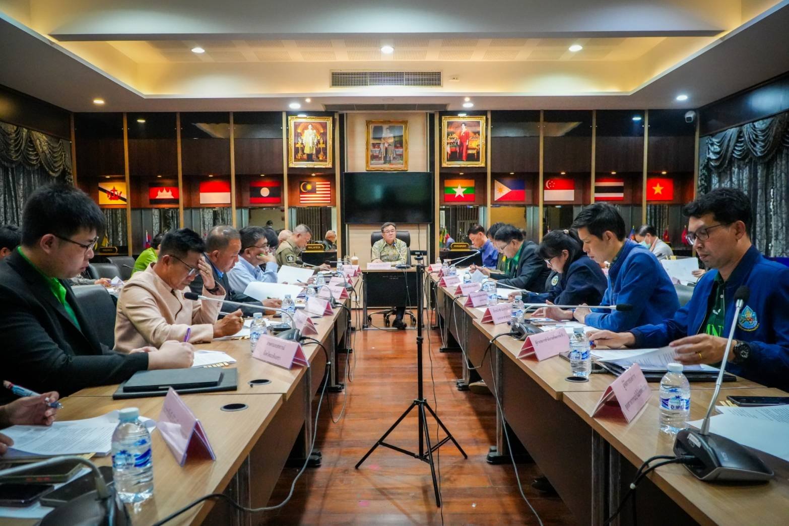 วันพุธที่ 8 มกราคม 2568 เวลา 13.30 น. นายทนงศักดิ์ทรัพย์เฟื่องฟูกรรมการหอการค้าฯ ร่วมประชุมคณะทำงานบูรณาการอนุรักษ์ป่าช้างป่า จังหวัดฉะเชิงเทรา ด้านอำนวยการ ครั้งที่ 1/2568 ณ ห้องประชุมพระยาศรีสุนทรโวหารฯ (น้อย อาจารยางกูร) ชั้น 1 ศาลากลางจังหวัดฉะเชิงเทร