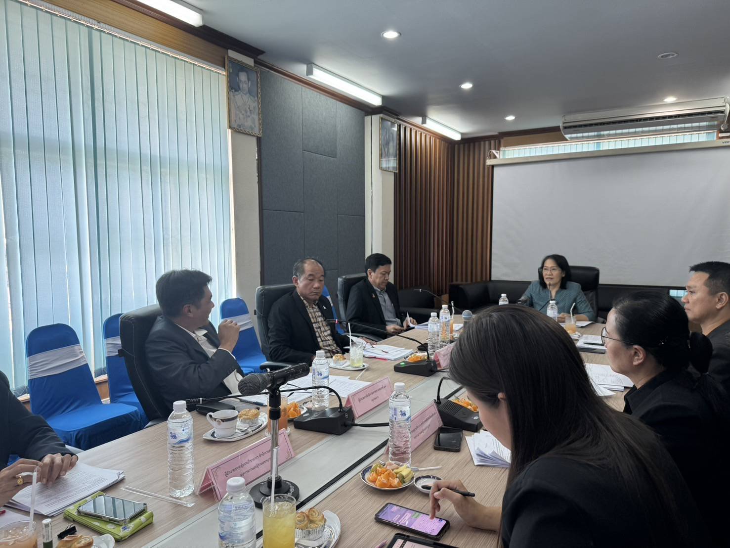 วันพุธที่ 22 มกราคม 2568 เวลา 13.30 น. ดร.จิตรกร เผด็จศึกประธานหอการค้า ร่วมประชุมคณะอนุกรรมการพิจารมาอุทรรณ์ประจำเขต 2 ครั้งที่ 2/5868 ณ ห้องประชุมชั้น 2 สำนักงานคลังเขต 2 จังหวัดฉะเชิงเทรา