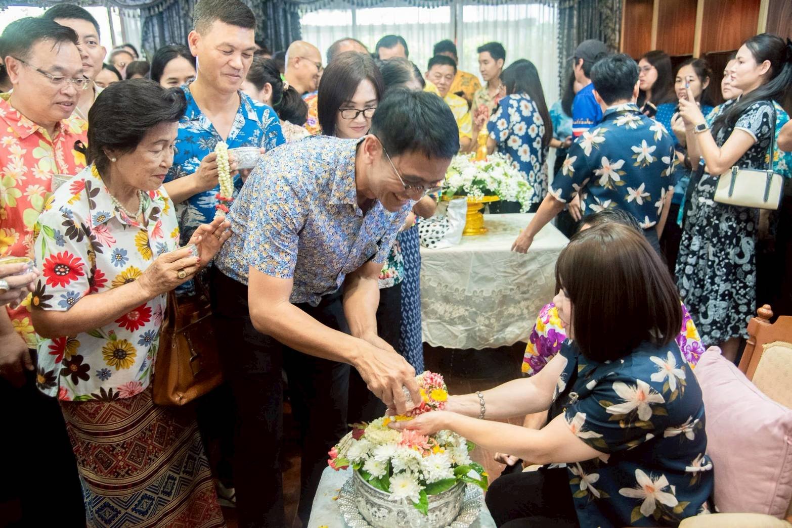 นายยุทธนา มาตเจือประธานและคณะกรรมการหอการค้าจังหวัดฉะเชิงเทรา  ร่วมพิธีรดน้ำขอพร นางสาวฉัตรประอร นิยม ผู้ว่าราชการจังหวัดฉะเชิงเทรา เนื่องในเทศกาลสงกรานต์ ประจำปี 2569 ในวันพฤหัสบดีที่ 9 เมษายน 2569 เวลา 13.00 น .ณ ห้องประชุมพระยาศรีสุนทรโวหารน้อยอาจารกูร