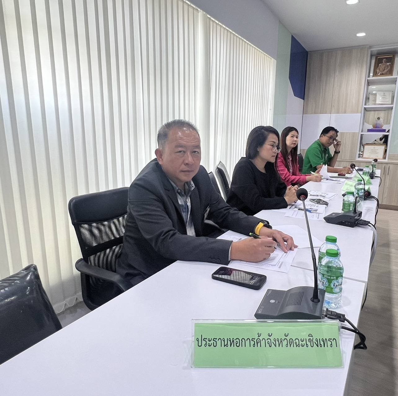 วันอังคารที่ 11 กุมภาพันธ์ 2568 เวลา 13.30 น. นายทนงศักดิ์  ทรัพย์เฟื่องฟู กรรมการหอการค้า ร่วมประชุมชี้แจงรายละเอียดการดำเนินงานนโยบายการจัดการปัญหาหนี้นอกระบบตามแนวทางการเพิ่มประสิทธิภาพการบริหารงานเชิงพื้นที่ของจังหวัดแบบบูรณาการ ประจำปีงบมา พ.ศ. 2558 