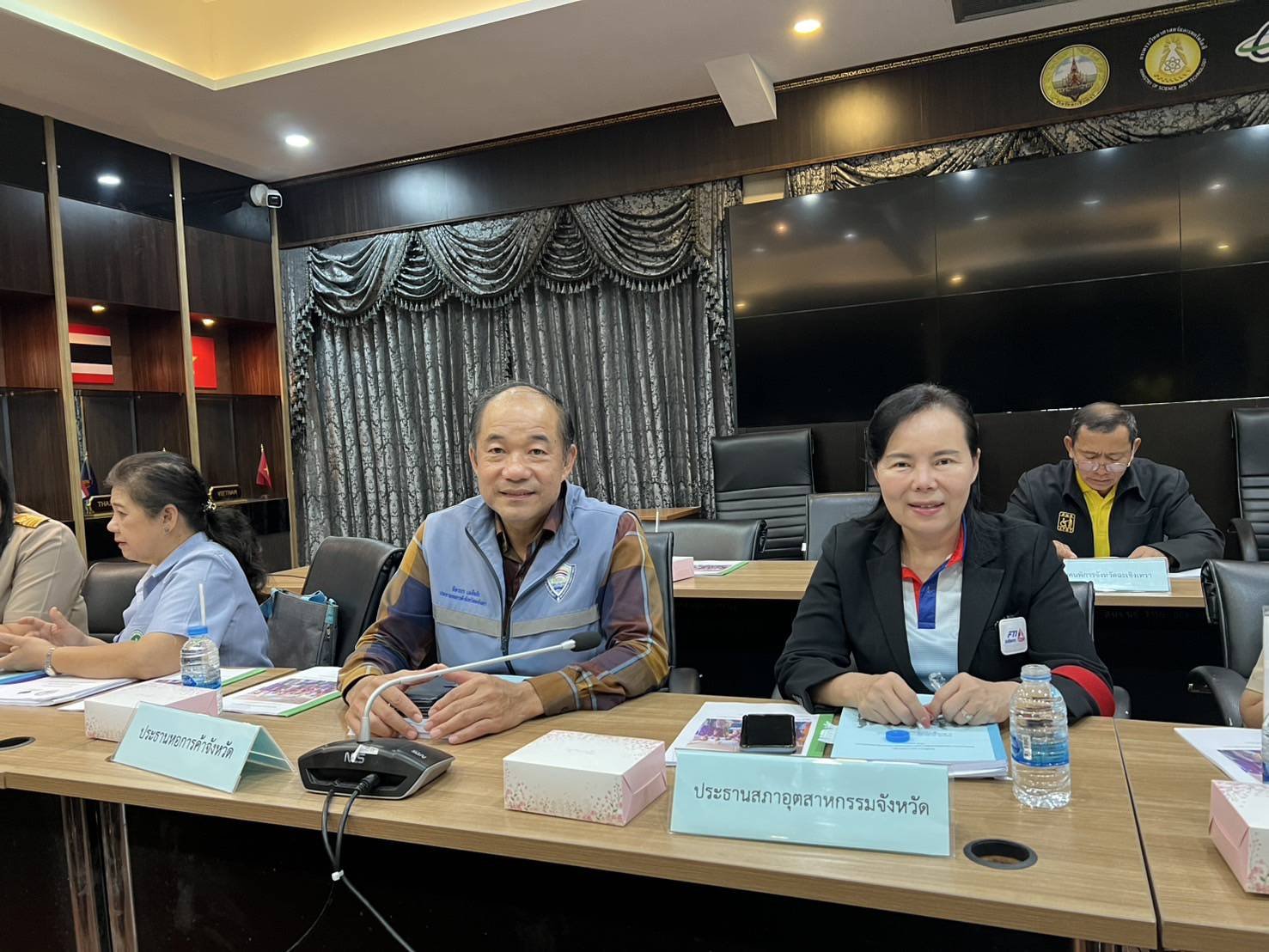 วันจันทร์ที่ 17 กุมภาพันธ์ 2568 เวลา 9.30 น. ดร.จิตรกร เผด็จศึกประธานหอการค้า ร่วมประชุมคณะอนุกรรมการส่งเสริมและพัฒนาคุณภาพชีวิตคนพิการประจำจังหวัดฉะเชิงเทรา ณ ห้องประชุมพระยาศรีสุนทรโวหาร (น้อย อาจารยางกูร) ชั้น 1 ศาลากลางจังหวัดฉะเชิงเทรา