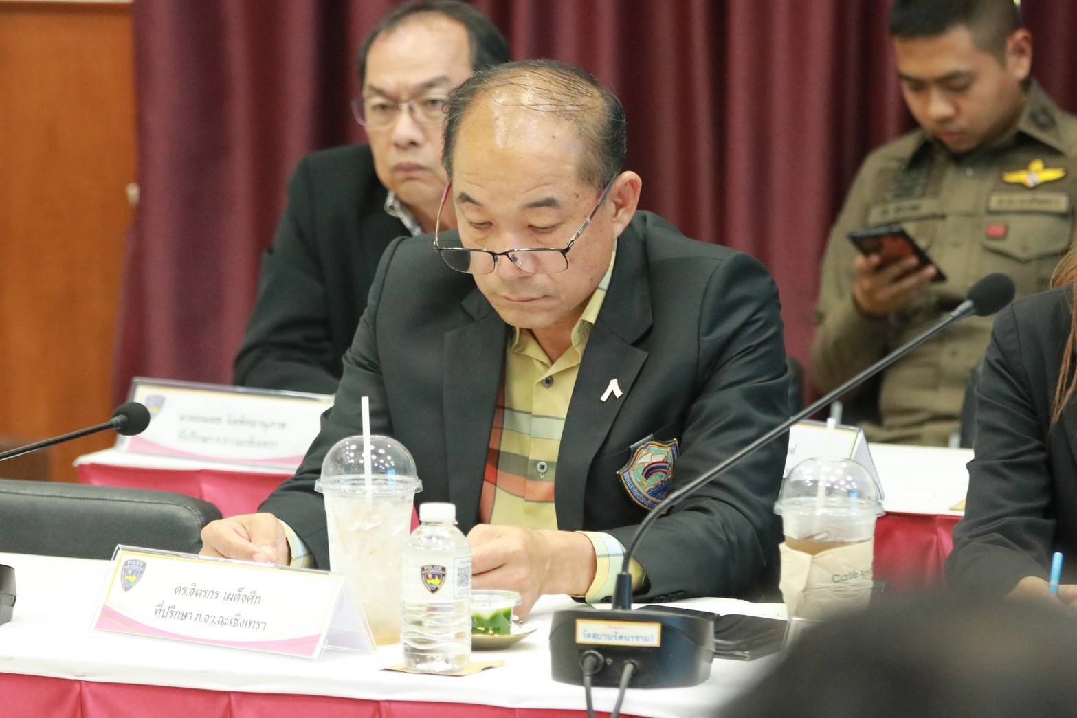  วันจันทร์ที่ 24 กุมภาพันธ์ 2568 เวลา 13.30 น.ดร.จิตรกร เผด็จศึก ประธานหอการค้าฯ และนางสาวปคุณา บุญก่อเกื้อ รองประธานหอการค้าฯ ร่วมประชุมคณะกรรมการตรวจสอบและติดตามการบริหารงานตำรวจ จังหวัดฉะเชิงเทรา  ครั้งที่ 1/2568 ณ ห้องประชุมจินดาหลวง สถานีตำรวจภูธรจัง