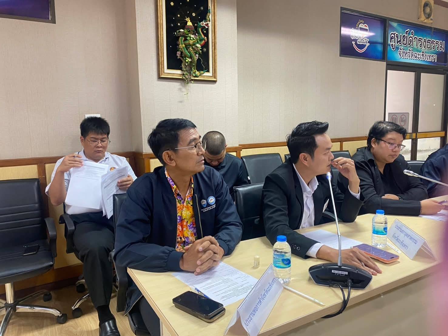 วันศุกร์ที่ 17 เมษายน 2569 เวลา 13.30 - 15.00 น. นายยุทธนา มาตเจือ ประธานหอการค้า ร่วมประชุมหารือ เพื่อจัดทำข้อมูลเกี่ยวกับ "ภัยคุกคามความมั่นคงรูปแบยใหม่" ในเขตเศรษฐกิจพิเศษ (EEC) ในการบรรยายสรุปต้อนรับคณะกรรมมาธิการการทหารและความมั่นคงของรัฐวุ