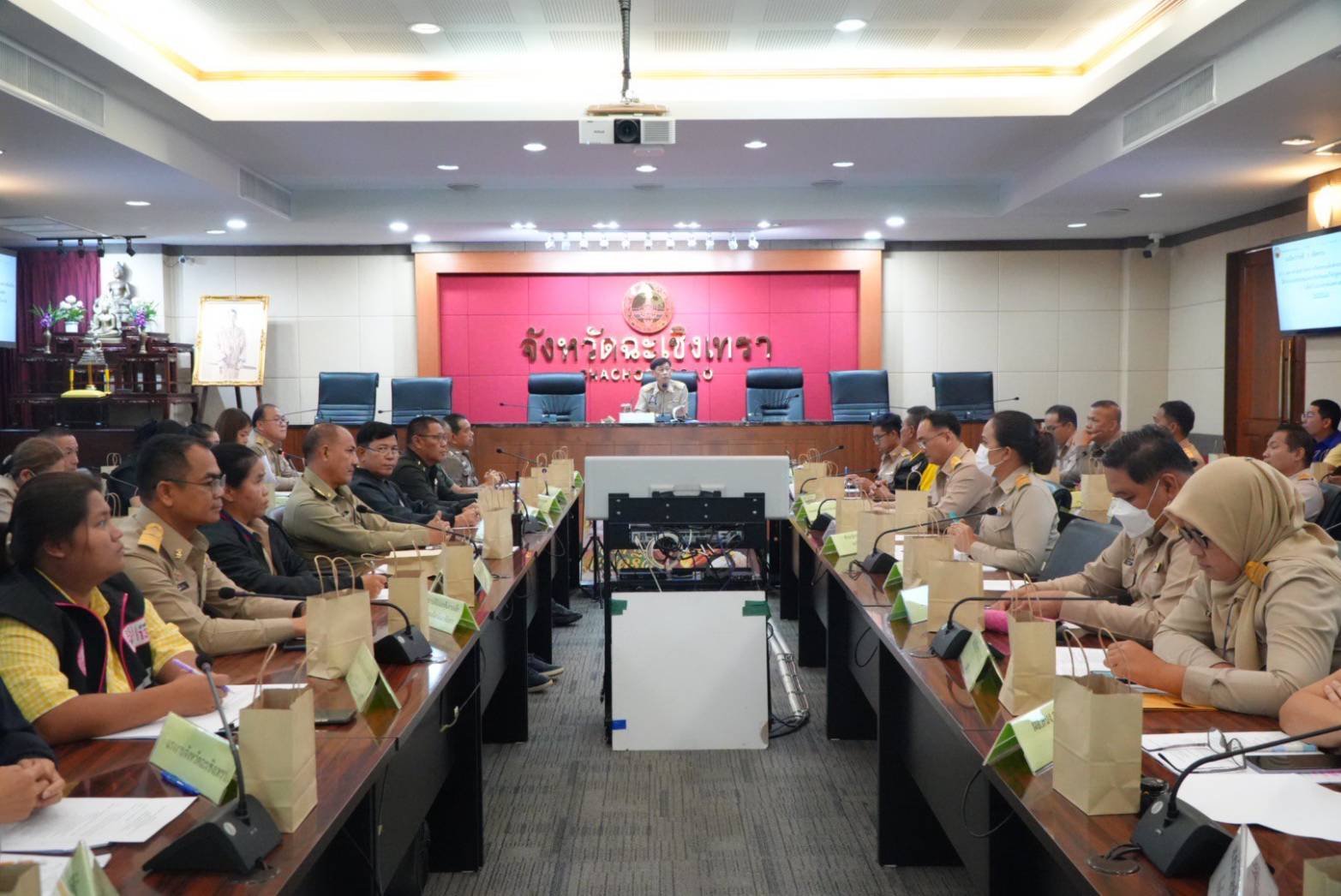 วันจันทร์ที่ 26 พฤษภาคม 2568 เวลา 13.30 น. นายพงษ์ศักดิ์ เสริมศักดิ์ศศิธร รองประธานหอการค้า ร่วมประชุมคณะกรรมการศูนย์อำนวยการป้องกันและปราบปรามยาเสพติดจังหวัดฉะเชิงเทรา ครั้งที่ 6 ประจำปีงบประมาณ 2568 ณ ห้องประชุมมรุพงษ์ศิริพัฒน์ ชั้น 4 ศาลากลางจังหวัดฉะเ