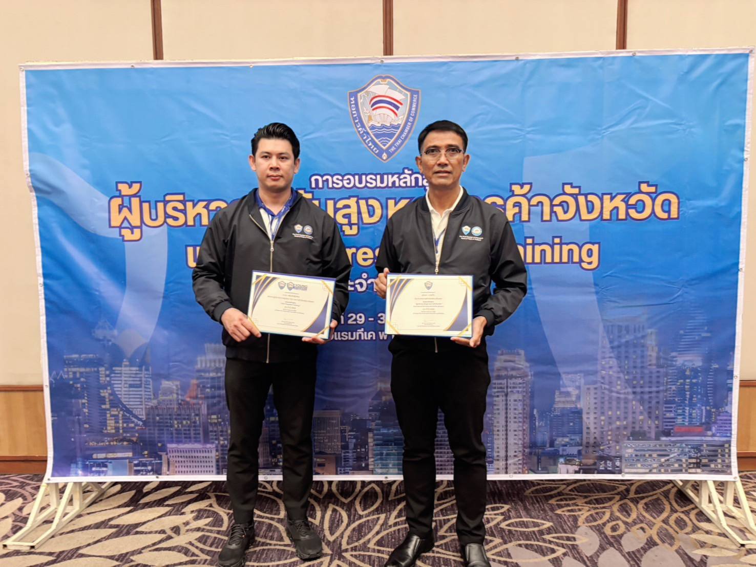 วันที่ 30 พฤษภาคม 2568 นายยุทธนา มาตเจือ ประธานหอการค้า นายอาทรเสริมศักดิ์ เสริมศักดิ์ศศิธร  ประธาน YEC ร่วมการอบรมหลักสูตร ผู้บริหารระดับสูงหอการค้าจังหวัด ณ โรงแรมทีเค พาเลซ แจ้งวัฒนะ (กรุงเทพฯ)  วันที่ 30 พฤษภาคม 2568 นายยุทธนา มาตเจือ ประธานหอการค้า นายอาทรเสริมศักดิ์ เสริมศักดิ์ศศิธร  ประธาน YEC ร่วมการอบรมหลักสูตร ผู้บริหารระดับสูงหอการค้าจังหวัด ณ โรงแรมทีเค พาเลซ แจ้งวัฒนะ (กรุงเทพฯ)