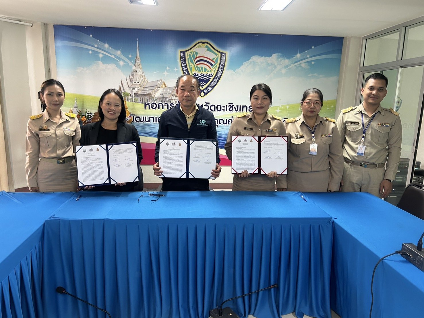  วันจันทร์ที่ 20 มกราคม 2567 เวลา 14.00 น.พิธีลงนามบันทึกความเข้าใจความร่วมมือโครงการโรงเรียนร่วมพัฒนาระหว่าง หอการค้าจังหวัดฉะเชิงเทรากับโรงเรียนวัดกระทุ่ม (โสมประชาสรรค์) ณ  สำนักงานหอการค้าจังหวัดฉะเชิงเทรา