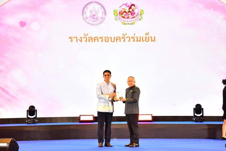 วันพุธที่ 8 เมษายน 2569 เวลา 8.30  - 16.00  น. คุณยุทธนา มาตเจือ ประธานหอการค้าจังหวัดฉะเชิงเทรา รับรางวัลครอบครัวร่มเย็น ประจำปี 2569  จากปลัดกระทรวงการพัฒนาสังคมและความมั่นคงของมนุษย์ ในงาน วันผู้สูงอายุแห่งชาติและวันแห่งครอบครัว ประจำปี 2569 ณ ห้องแกรน