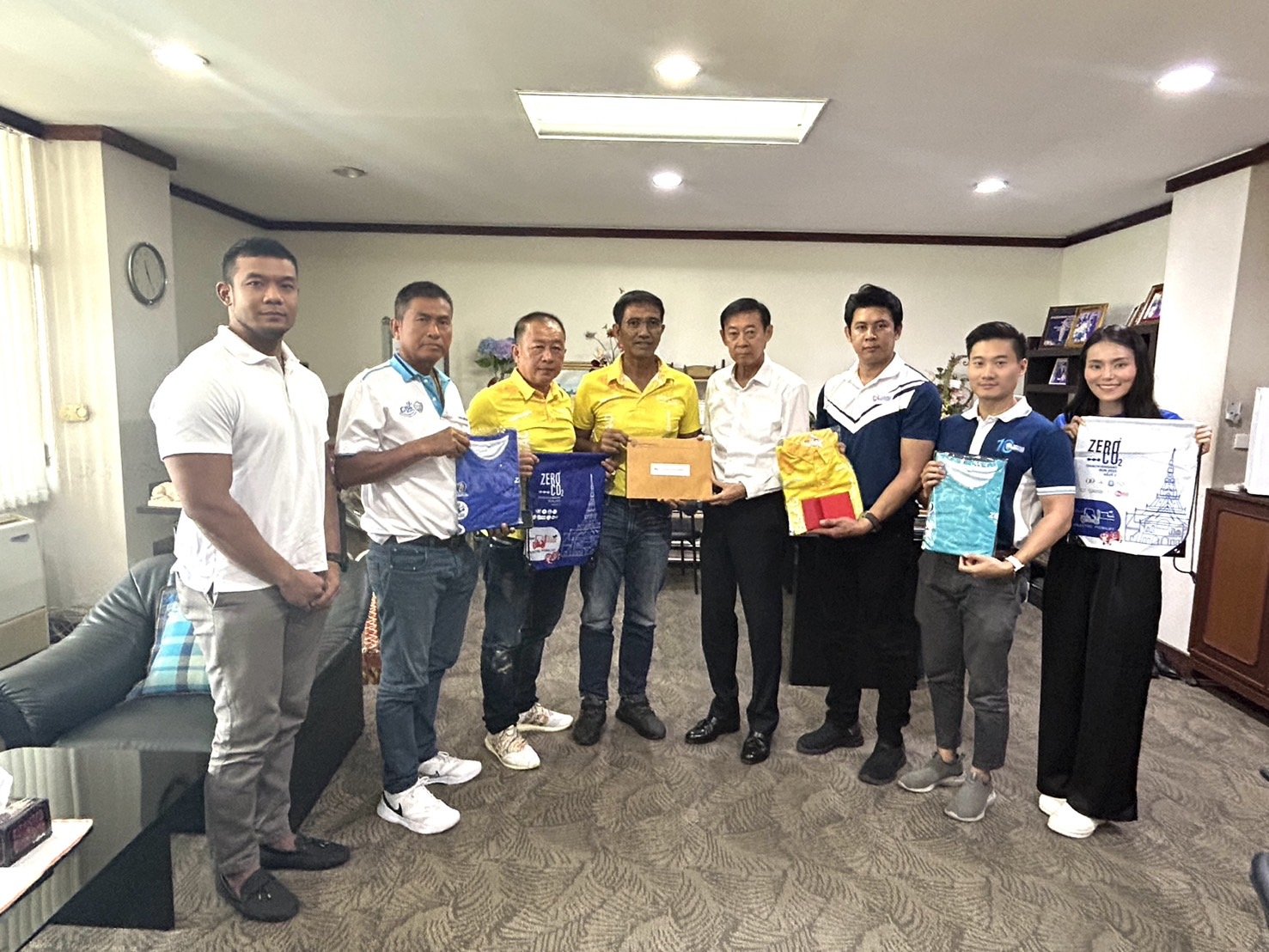 วันอังคารที่ 18 มิถุนายน 2567 จากเวลา 10.30 น. นายยุทธนา มาตเจือ ประธานโครงการ นายอาทร เสรฺมศักดิ์ศศิธร ประธาน YEC และคณะทำงาน Zero Co2 เข้าพบนายกเทศมนตรีเมืองฉะเชิงเทรา เพื่อชี้แจ้งเรื่องการขอใช้สถานที่สวนเฉลิมพระเกียรติฯ จัดกิจกรรมวิ่งเพื่อสิ่งแวดล้อม Z