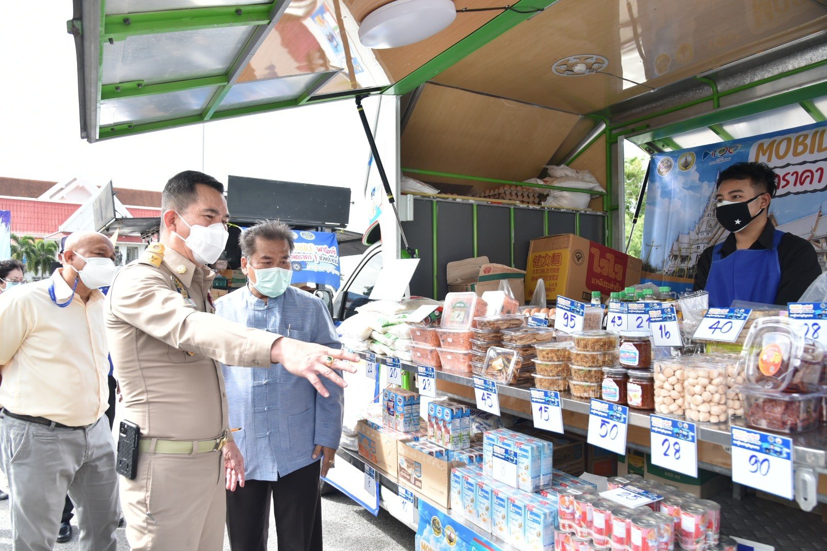 ร่วมเป็นเกียรติในการปล่อยรถ Mobile พาณิชย์ ลดราคา ช่วยประชาชน  ร่วมเป็นเกียรติในการปล่อยรถ Mobile พาณิชย์ ลดราคา ช่วยประชาชน