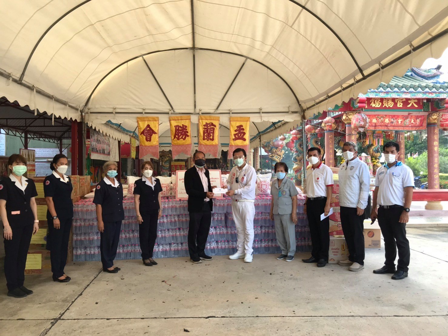 สนับสนุนข้าวสารและน้ำมอบศาลเจ้าพ่อหลักเมือง สนับสนุนข้าวสารและน้ำมอบศาลเจ้าพ่อหลักเมือง