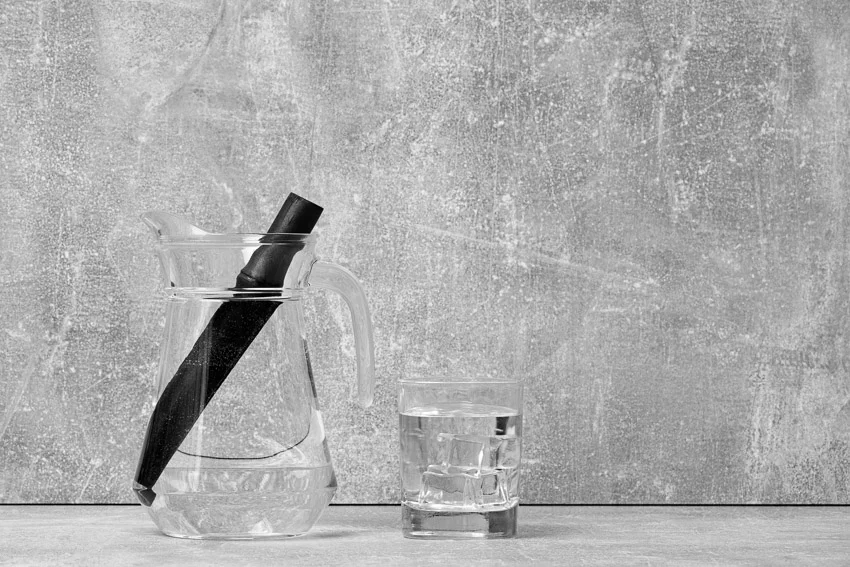 เอาถ่านแช่น้ำดื่มทำน้ำด่างเพื่อปรับร่างกายให้สมดุล และช่วยลดกรดในกระเพาะอาหาร