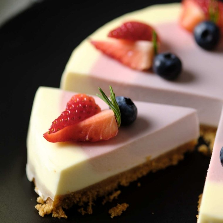 GREEK YOGURT CHEESECAKE 