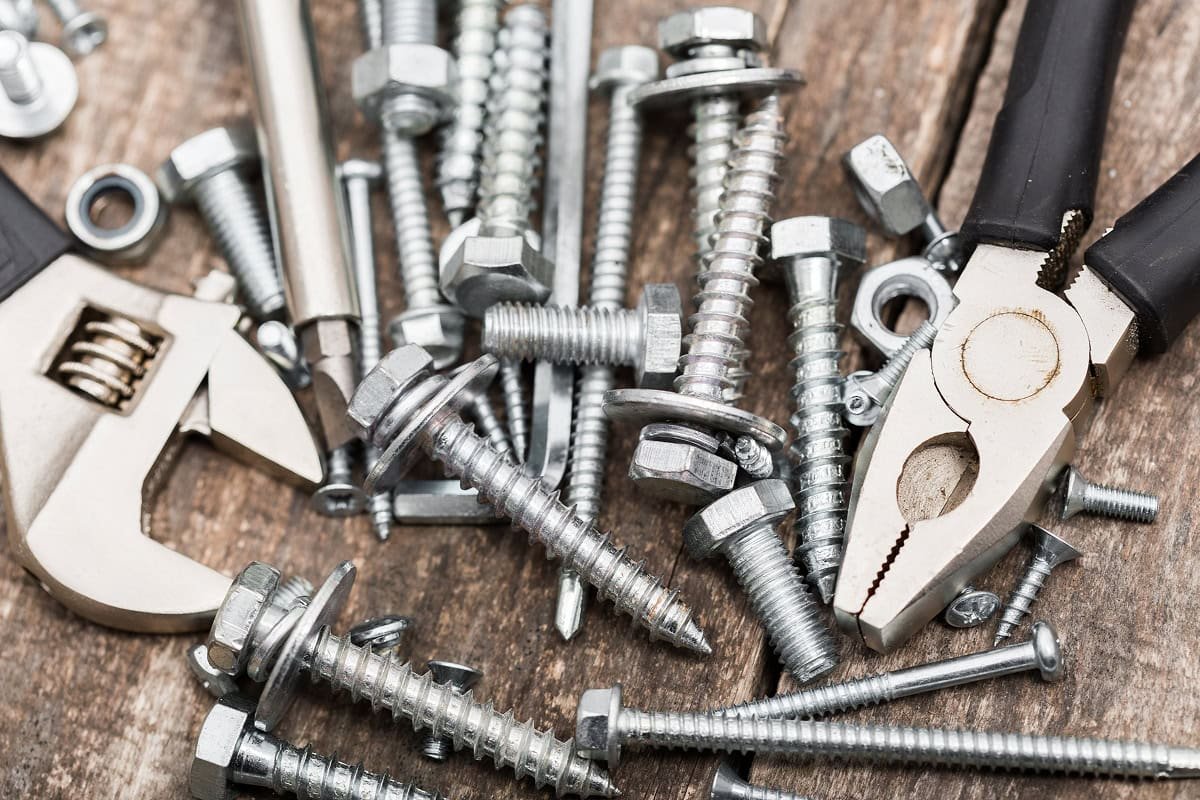 สกรูน็อตกับพุกเหล็กตัวเมียต่างกันอย่างไร