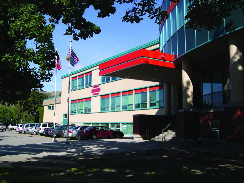 Vernon School District 22 โรงเรียนมัธยมรัฐบาล ในเเคนาดา