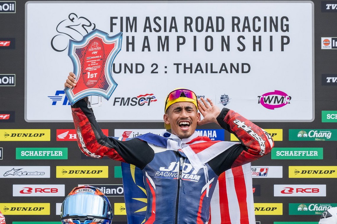 ศึกเอเชีย โร้ด เรซแรกเดือดทุกคลาส! อดีตนักบิดโมโตจีพี ซิวแชมป์รุ่นใหญ่ มิกซ์-ตี-เฟอร์ นำธงชาติไทยผงาดโพเดียม