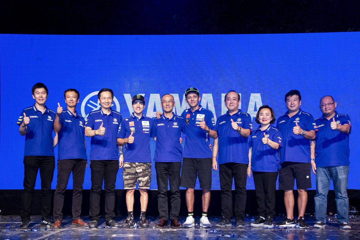 รอสซี่ ควง บีญาเลส ร่วมมีตแอนด์กรี๊ด พร้อมเปิดตัว MT-15 ใน ยามาฮ่า จีพี แคมป์ แฟนคลับต้อนรับอย่างอบอุ่น รอสซี่ ควง บีญาเลส ร่วมมีตแอนด์กรี๊ด พร้อมเปิดตัว MT-15 ใน ยามาฮ่า จีพี แคมป์ แฟนคลับต้อนรับอย่างอบอุ่น