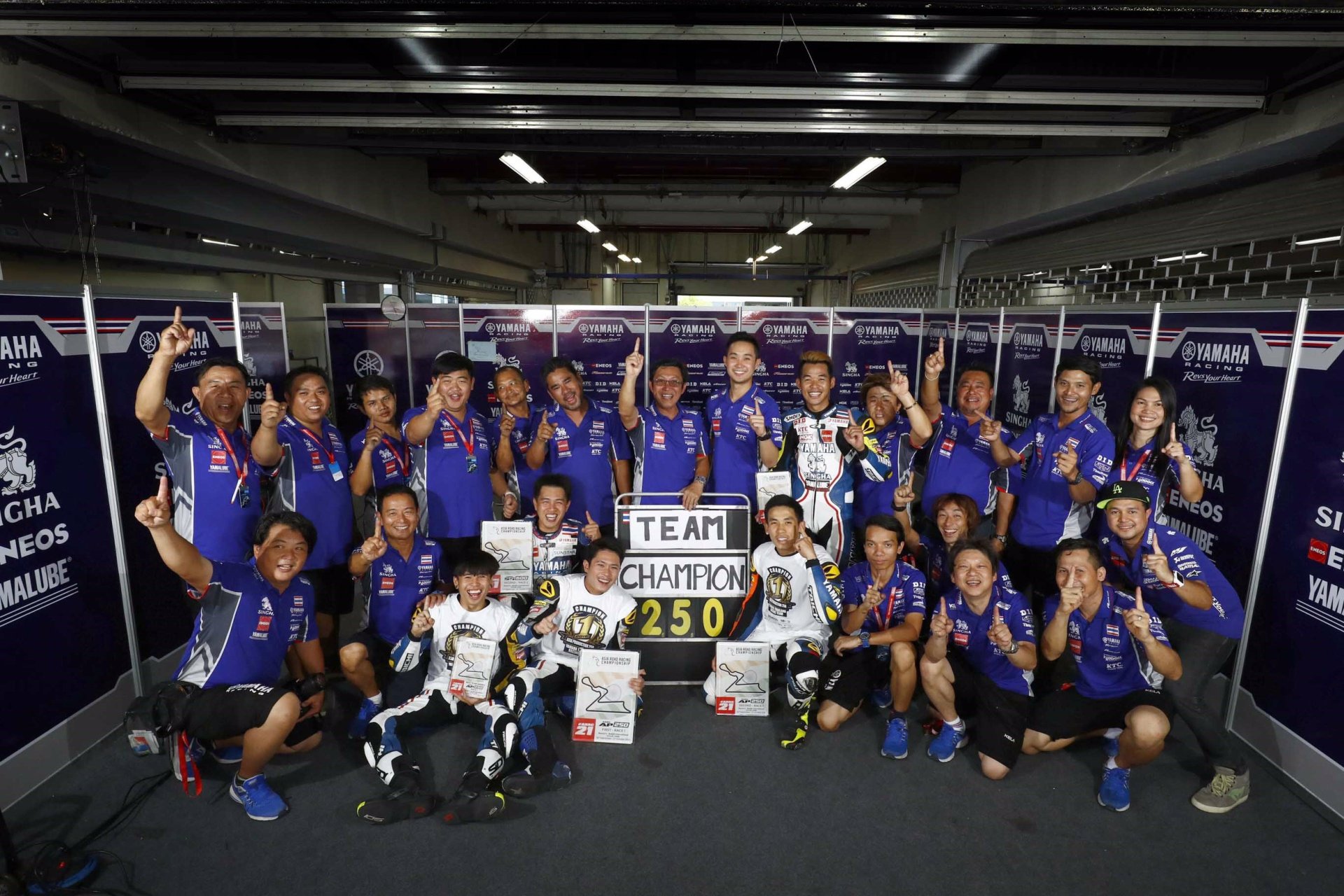 ยามาฮ่า ไทยแลนด์ เรซซิ่งทีม คว้าดับเบิ้ลวิน-โพเดี้ยม แสตมป์-อภิวัฒน์ ครองบัลลังค์แชมป์ Asia Production 250 cc.  ยามาฮ่า ไทยแลนด์ เรซซิ่งทีม คว้าดับเบิ้ลวิน-โพเดี้ยม แสตมป์-อภิวัฒน์ ครองบัลลังค์แชมป์ Asia Production 250 cc.