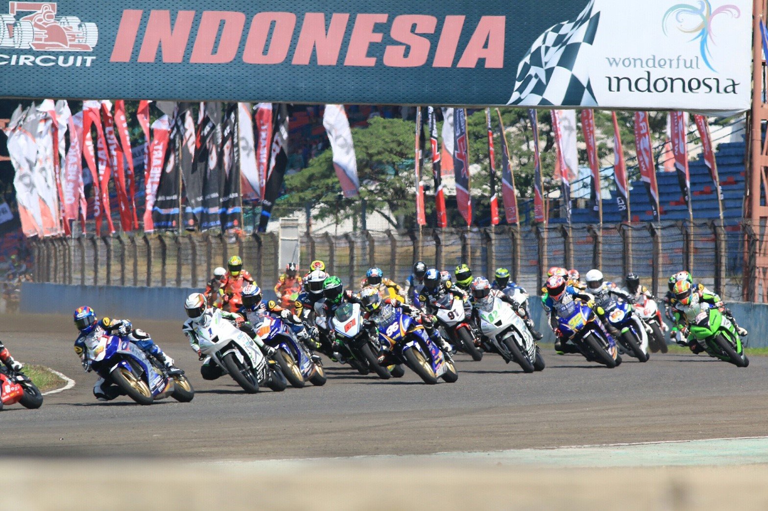 นักบิดไทยยามาฮ่า รั้งจ่าฝูง ลุ้นคว้าแชมป์ หลังจบศึกชิงแชมป์เอเชีย สนามที่ 4 เรซ 1 นักบิดไทยยามาฮ่า รั้งจ่าฝูง ลุ้นคว้าแชมป์ หลังจบศึกชิงแชมป์เอเชีย สนามที่ 4 เรซ 1