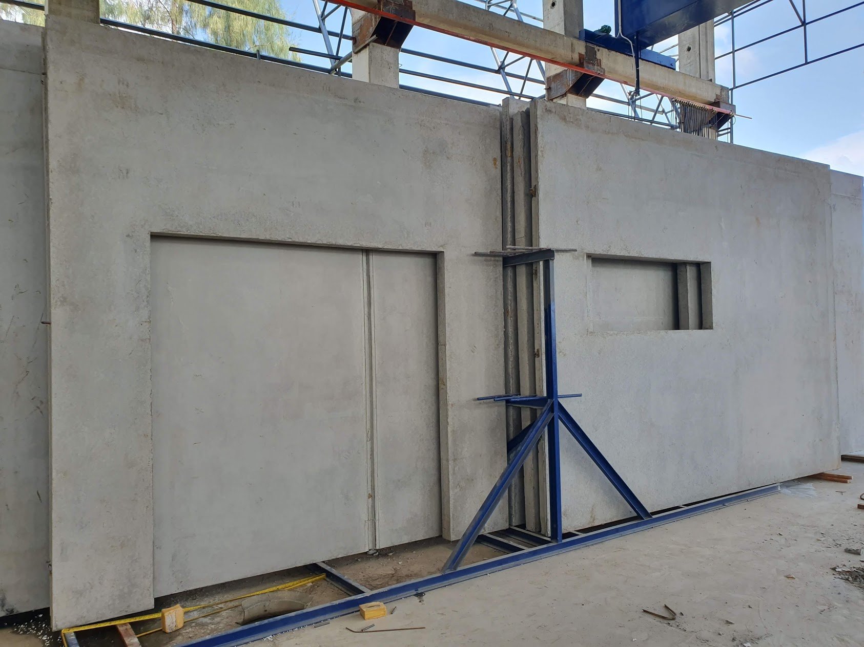 Precast concrete panel