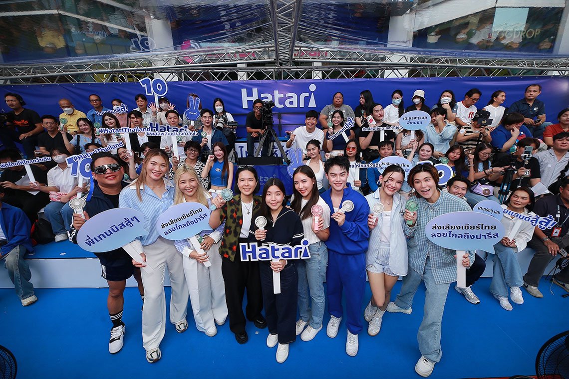ฮาตาริ สร้างปรากฏการณ์การเชียร์สุดยิ่งใหญ่ ส่งเสียงเชียร์ไทย ลอยไกลถึงปารีส  กับ #พัดไทยให้ไกลกว่าเดิม