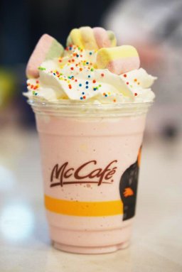 Kiss me please Kiss me please