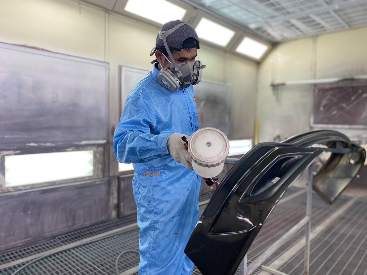 ศูนย์ซ่อมสีและตัวถัง อารีมิตร