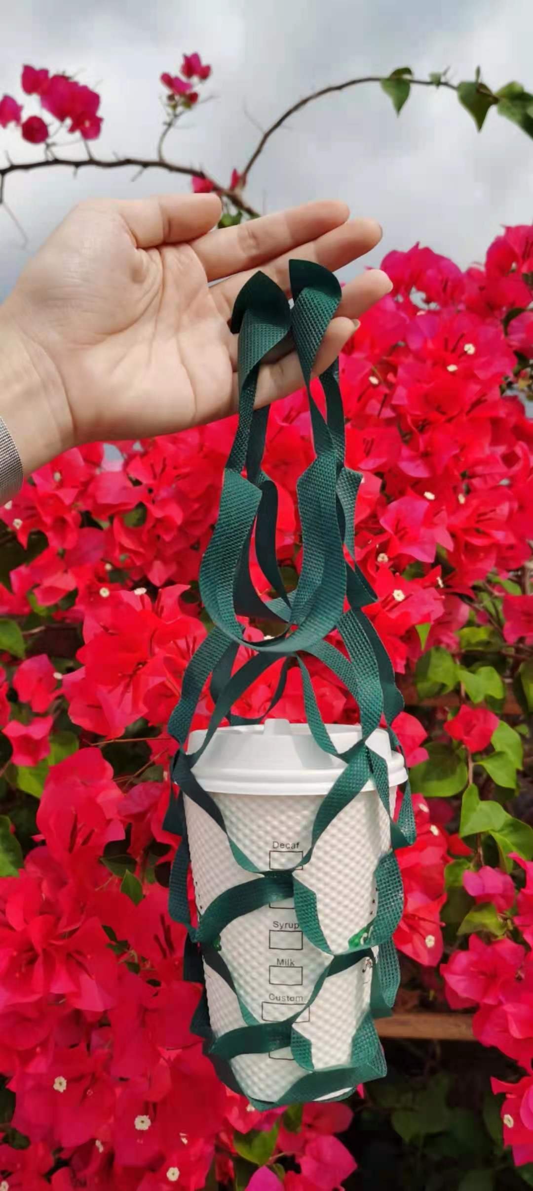 Mesh Cup Carriers: Enhancing Convenience for Beverage Businesses
